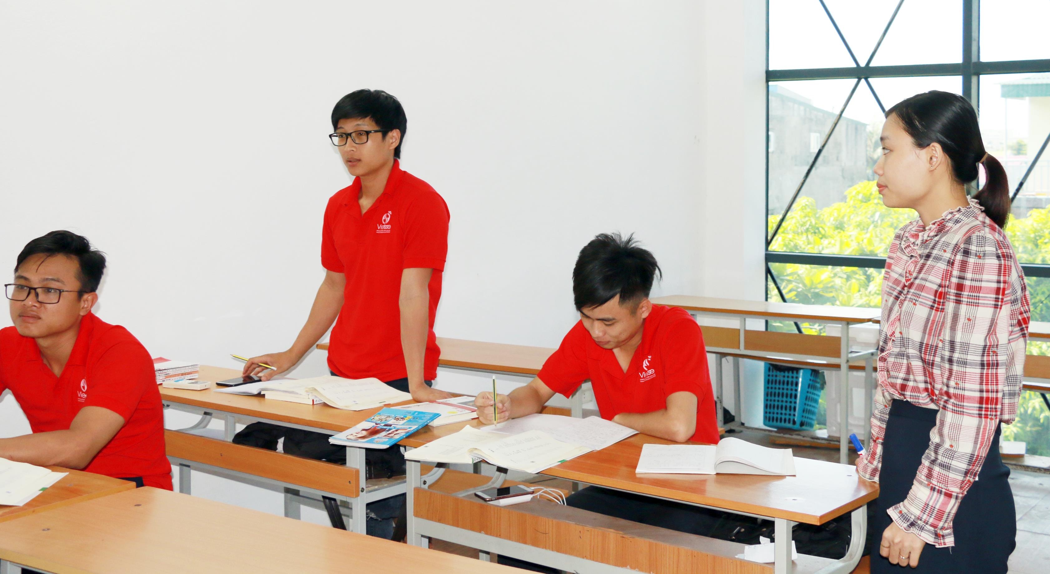 Đào tạo tiếng cho học sinh chuẩn bị du học sang Hàn Quốc. Ảnh: Mỹ Hà 