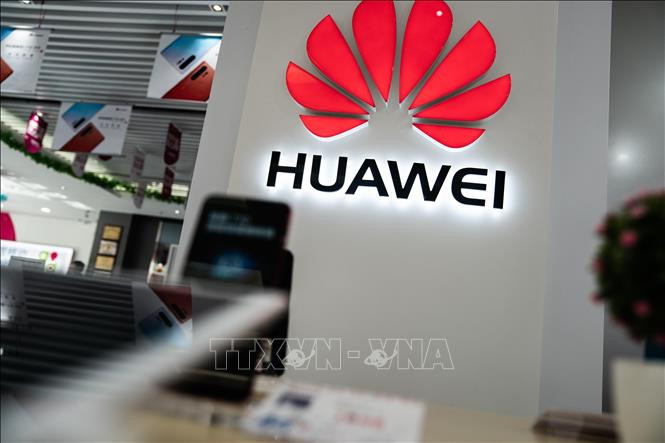 Biểu tượng Huawei tại một cửa hàng ở Bắc Kinh, Trung Quốc, ngày 20/5/2019. Ảnh: AFP/TTXVN