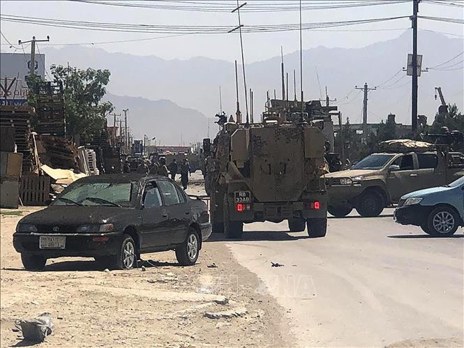 Lực lượng chức năng được huy động tới hiện trường vụ nổ bom ở Kabul, Afghanistan ngày 31/5/2019. Ảnh: AFP/TTXVN