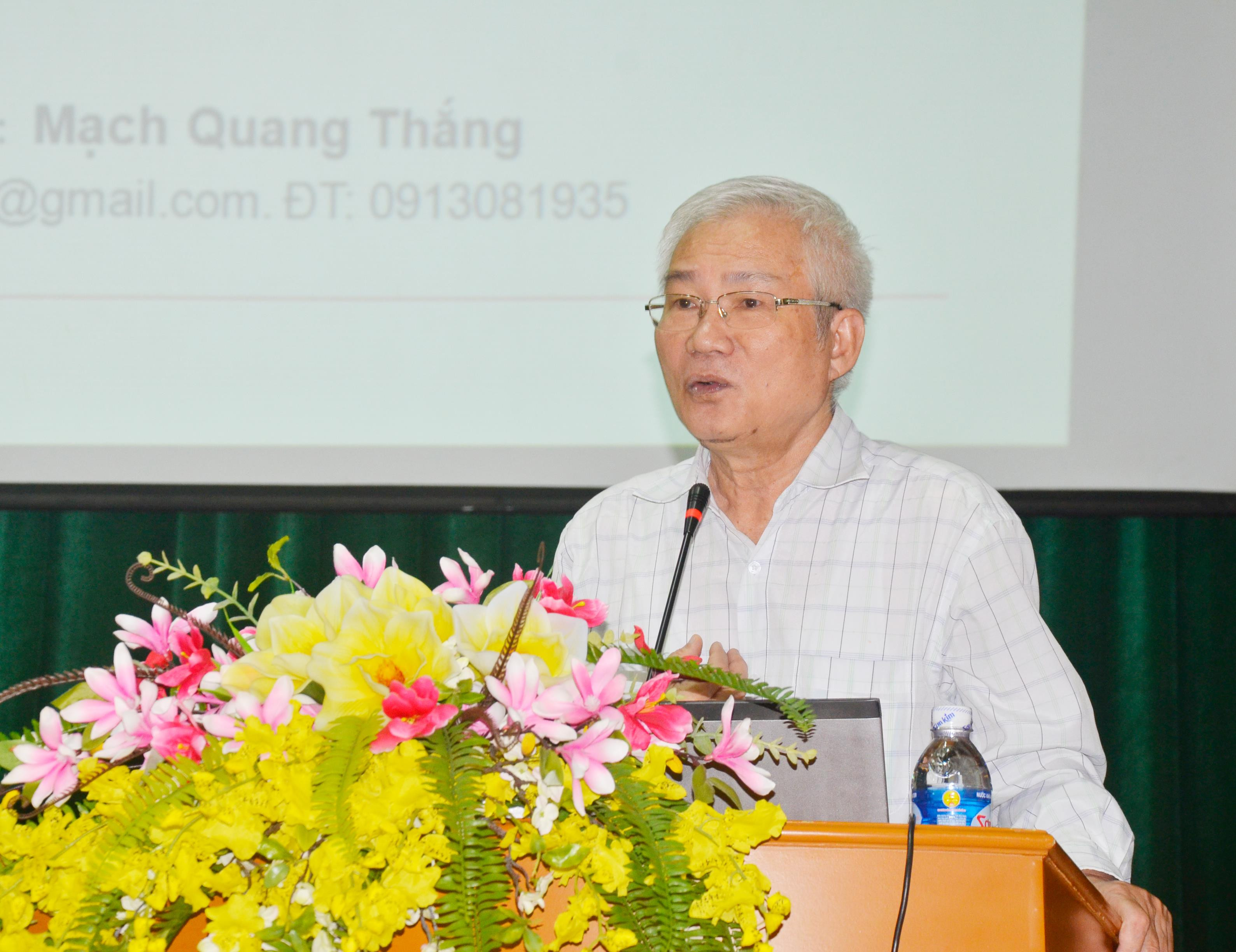 GS.TS Mạch Quang Thắng trao đổi chuyên đề