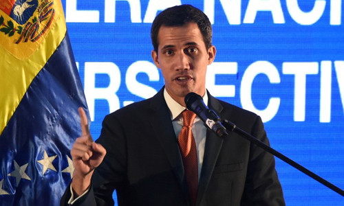 Tổng thống tự phong Venezuela Juan Guaido phát biểu tại một diễn đàn ở thủ đô Caracas hôm 15/2. Ảnh: AFP.