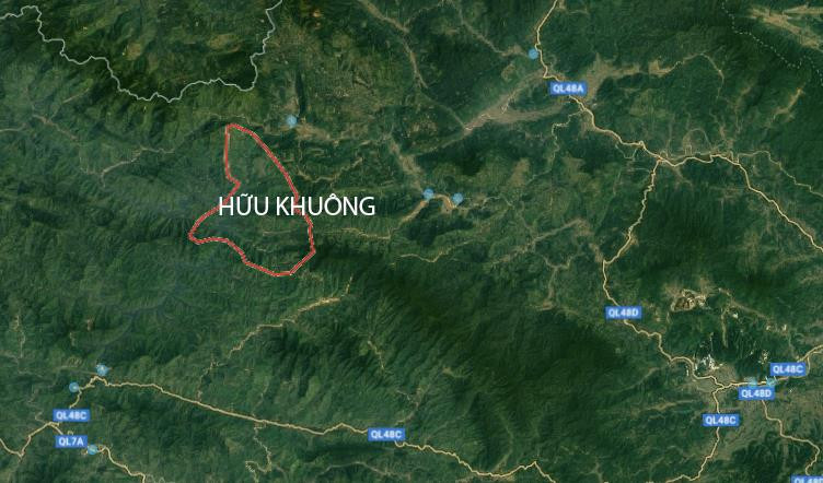 Xã Hữu Khuông có diện tích 264,2 km², Xã có 554 hộ, thì có tới 520 hộ là hộ nghèo, chiếm tới hơn 90% số hộ trên địa bàn. Không điện, không đường giao thông, không chợ, và không có sóng liên lạc.