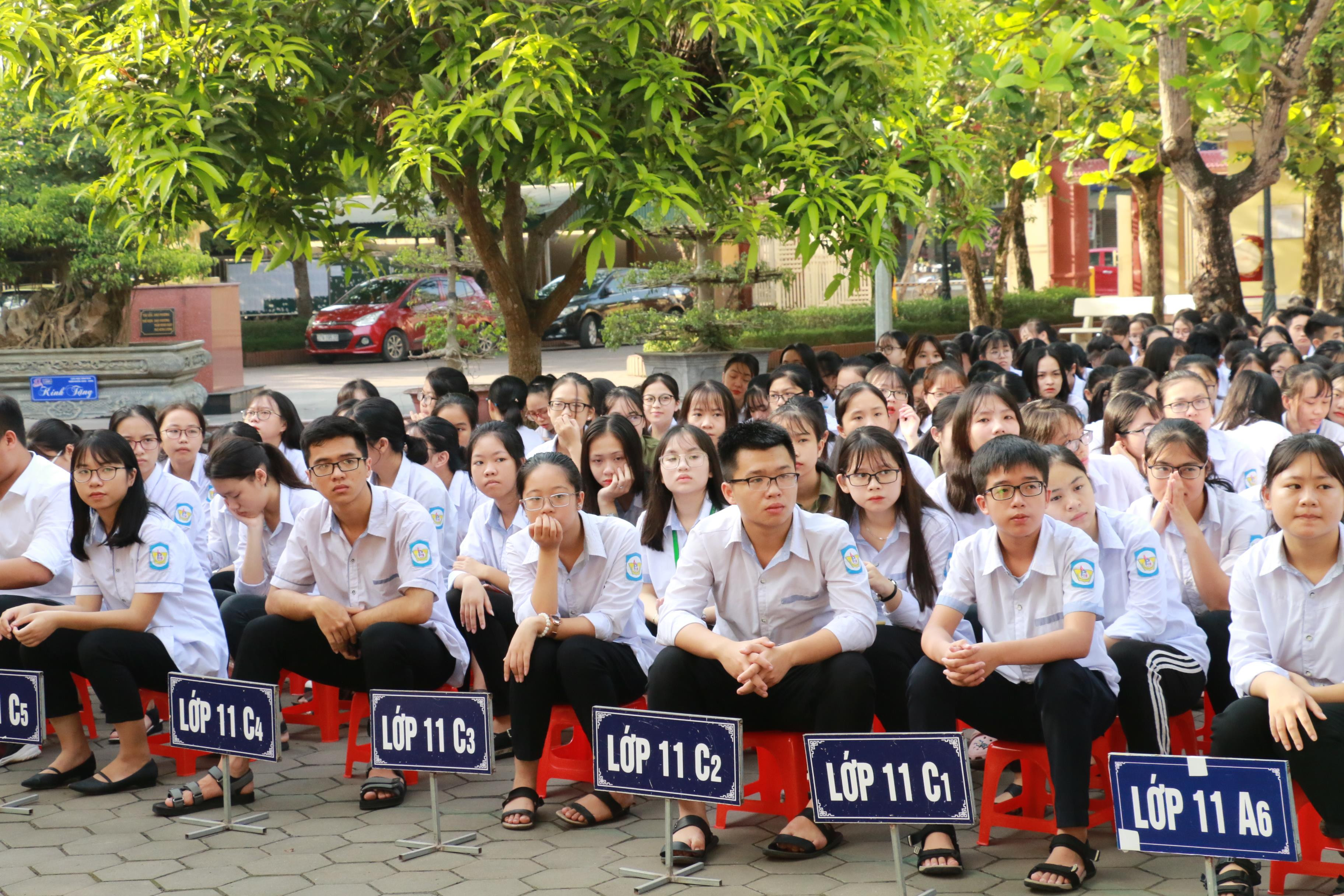 Học sinh Trường THPT chuyên Phan Bội Châu. Ảnh: Mỹ Hà.