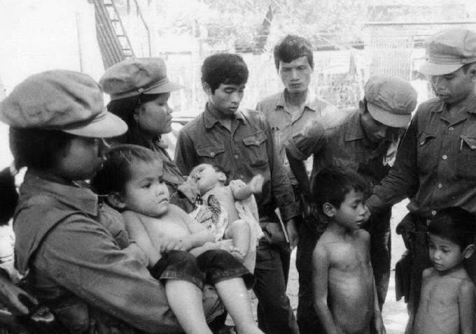 Anh: Doi quan tinh nguyen Viet Nam trong cuoc chien chong Khmer Do hinh anh 5
