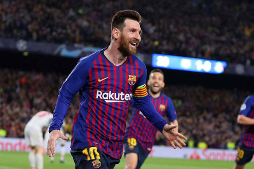 Messi ăn mừng bàn thắng vào lưới Liverpool.