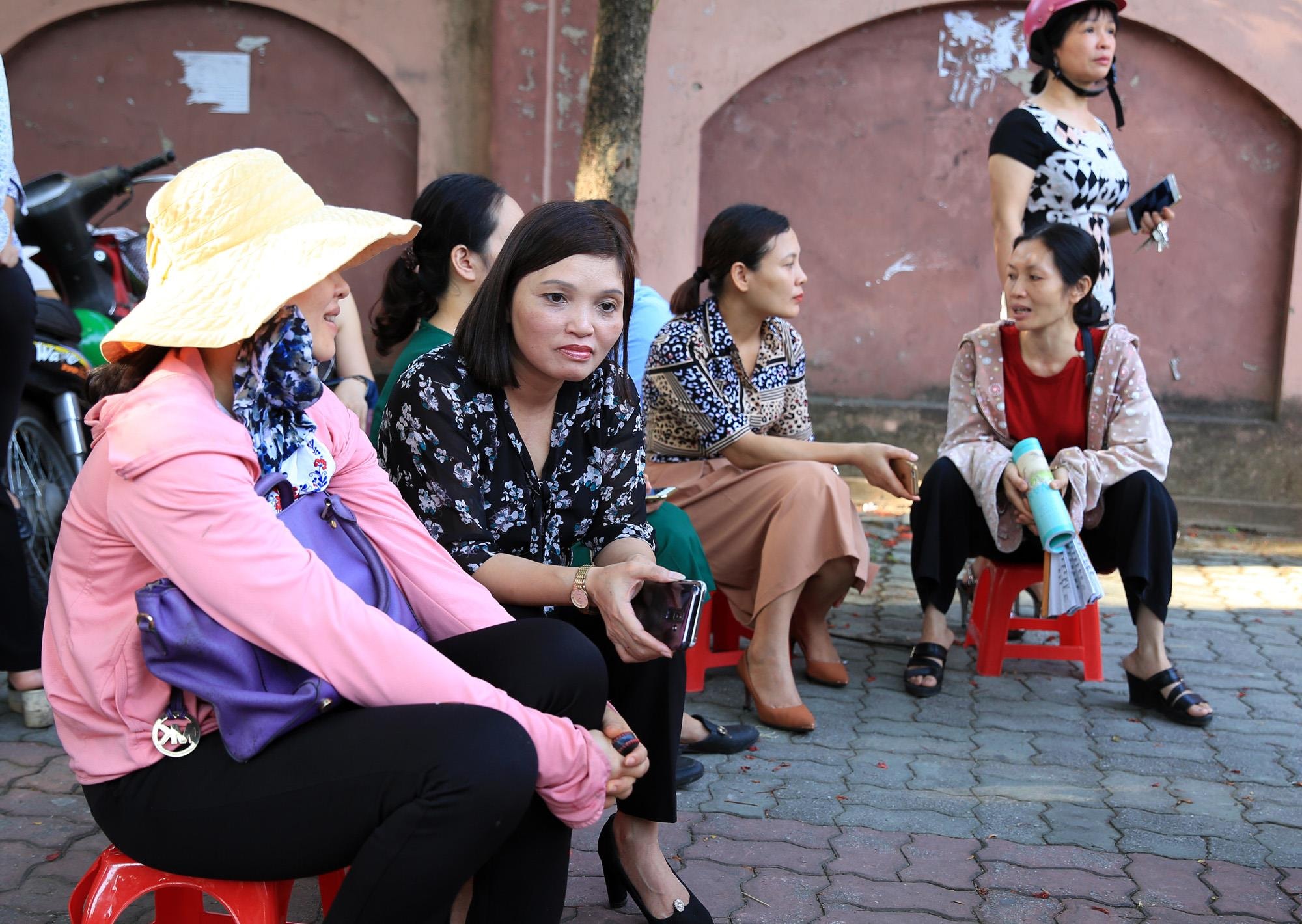 Các quán nước, vỉa hè là nơi thích hợp 