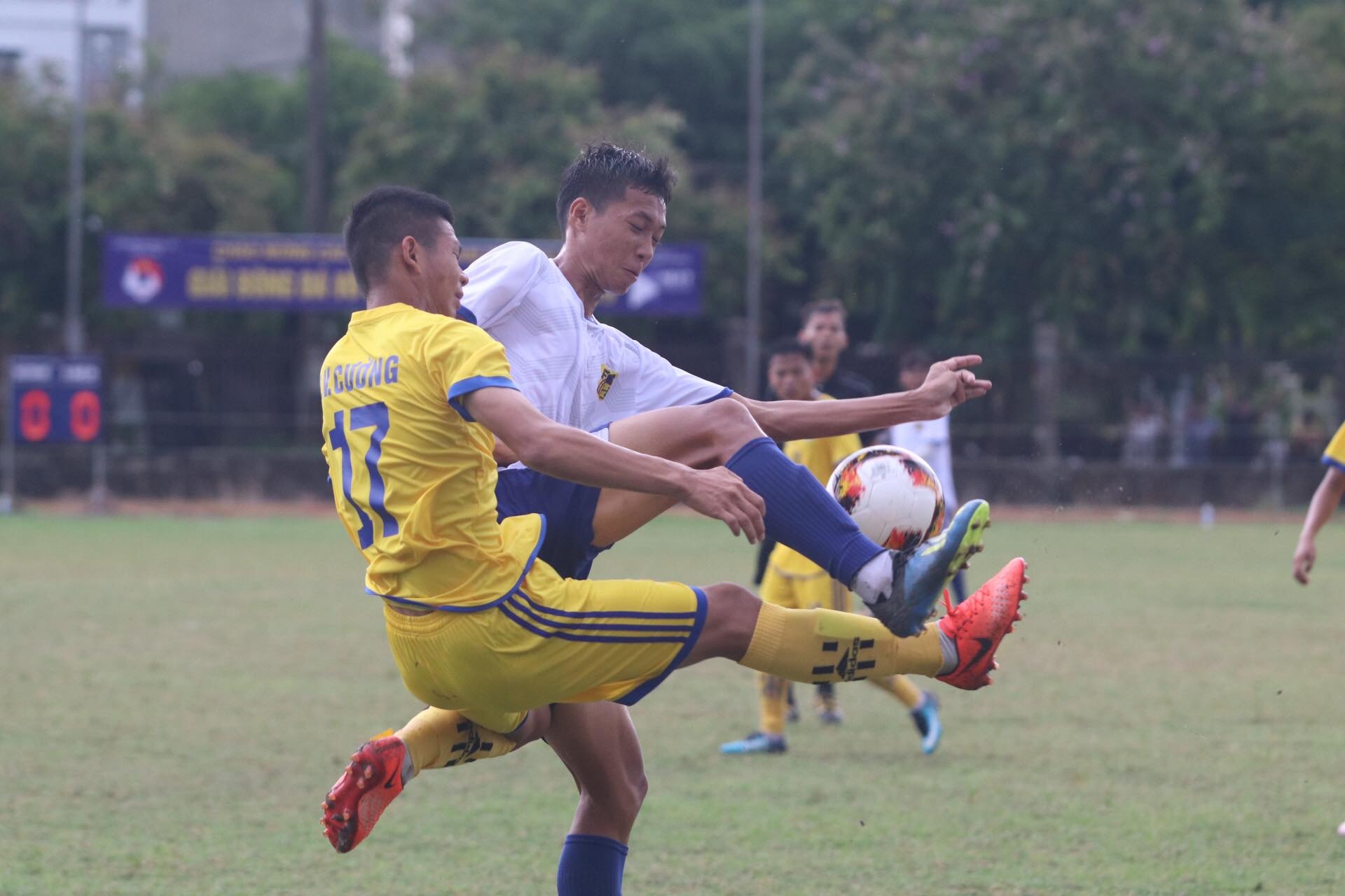 U17 SLNA chỉ hòa và thua sau 2 trận đầu tiên. Ảnh: Hữu Thành