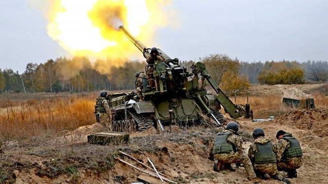 Một khẩu đội pháo binh Ukraine ở vùng chiến sự Donbass. Ảnh: Novorossia