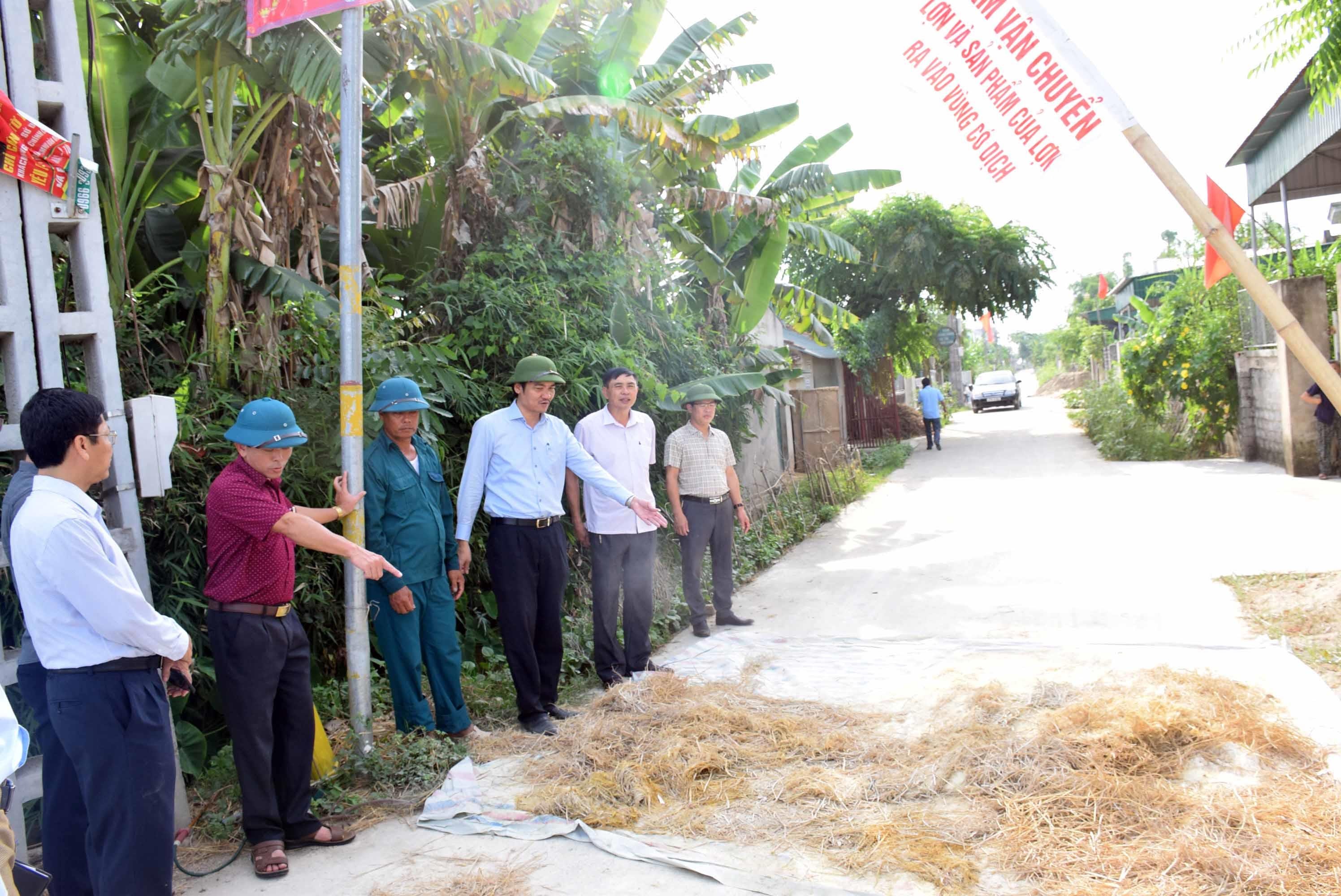 Điểm trực chốt dịch tả lợn châu Phi tại xóm Hoa Tây, xã Nghi Hoa, huyện Nghi Lộc không đảm bả yêu cầu. Ảnh: Xuân Hoàng