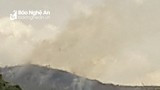 Cháy rừng ở huyện vùng cao Nghệ An, hàng trăm người khẩn trương dập lửa 