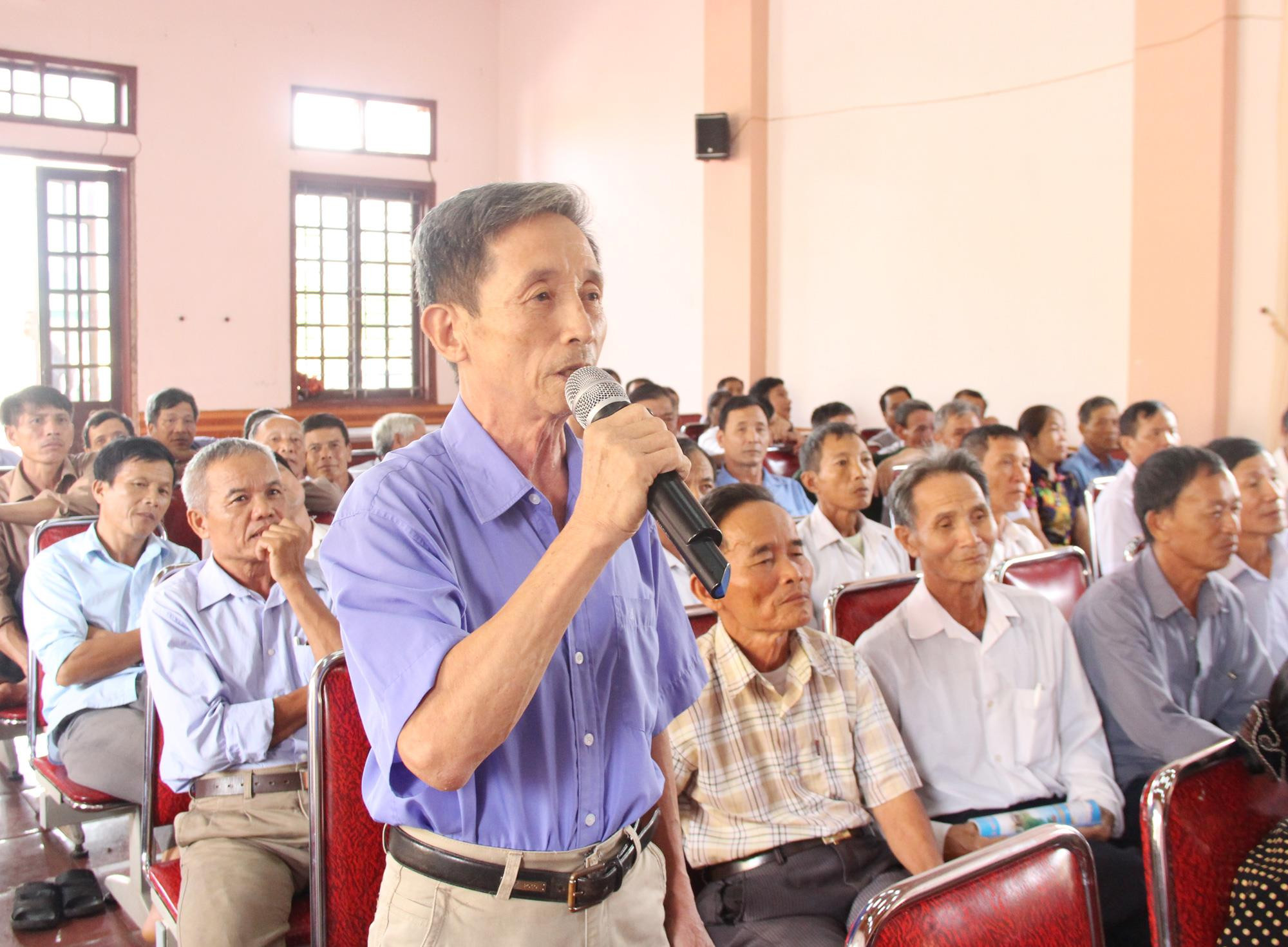 Thường trực Huyện ủy Hưng Nguyên tổ chức đối thoại với đội ngũ những người hoạt động không chuyên trách ở khối, xóm trên địa bàn toàn huyện. Ảnh: Mai Hoa