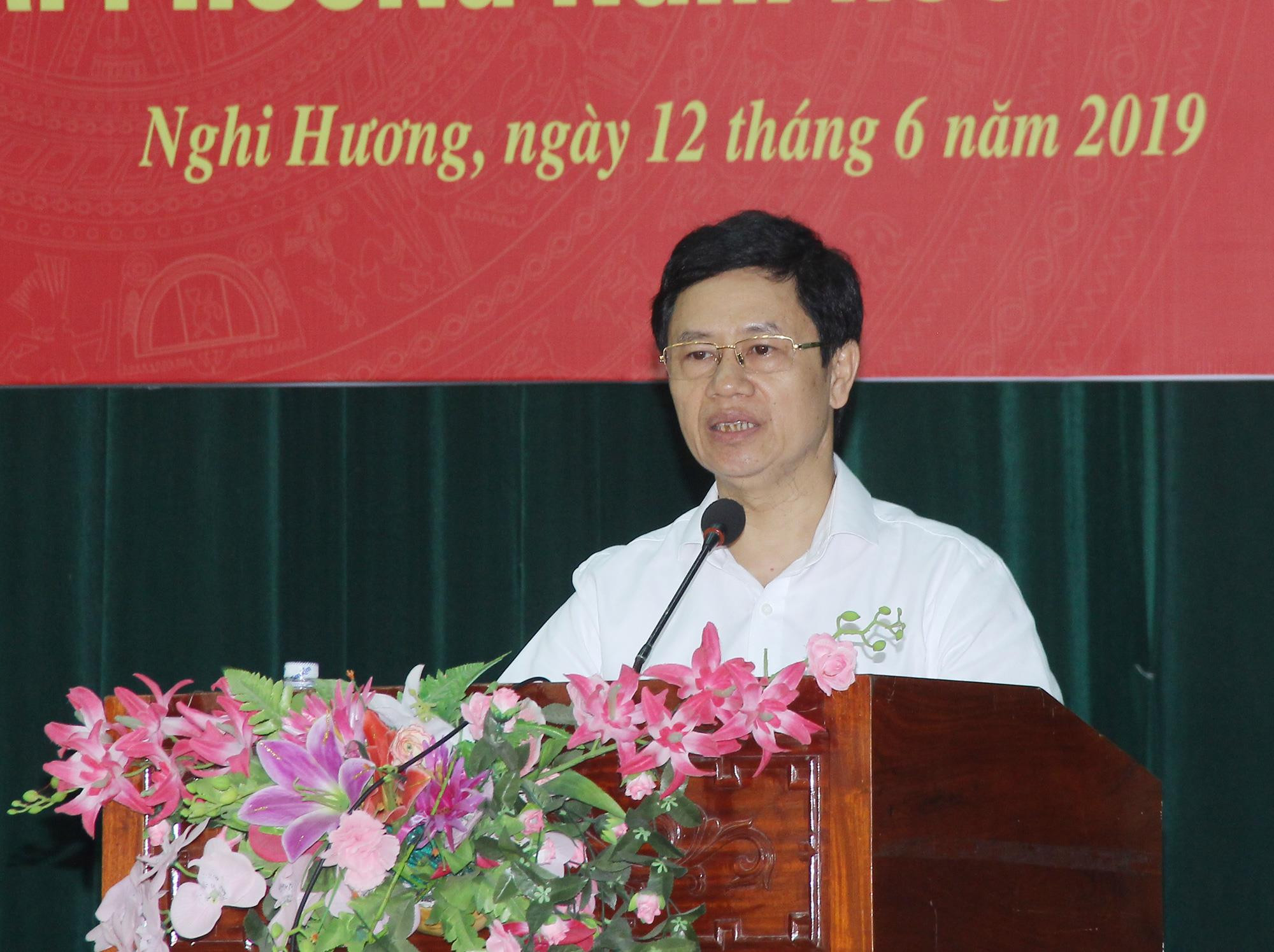 Chủ tịch HĐND tỉnh Nguyễn Xuân Sơn giải trình một số kiến nghị, phản ánh của cử tri. Ảnh: Mai Hoa