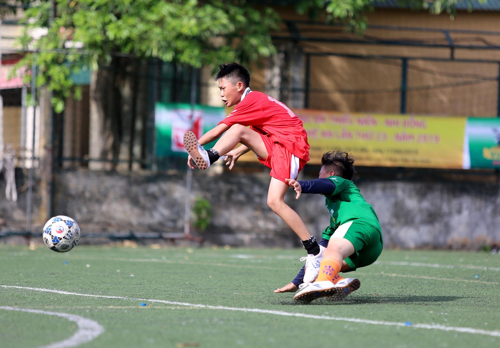 Đội TN Nam Đàn là đội tạo được nhiều cơ hội hơn nhưng lại là đội thua cuộc. Ảnh Đức Anh