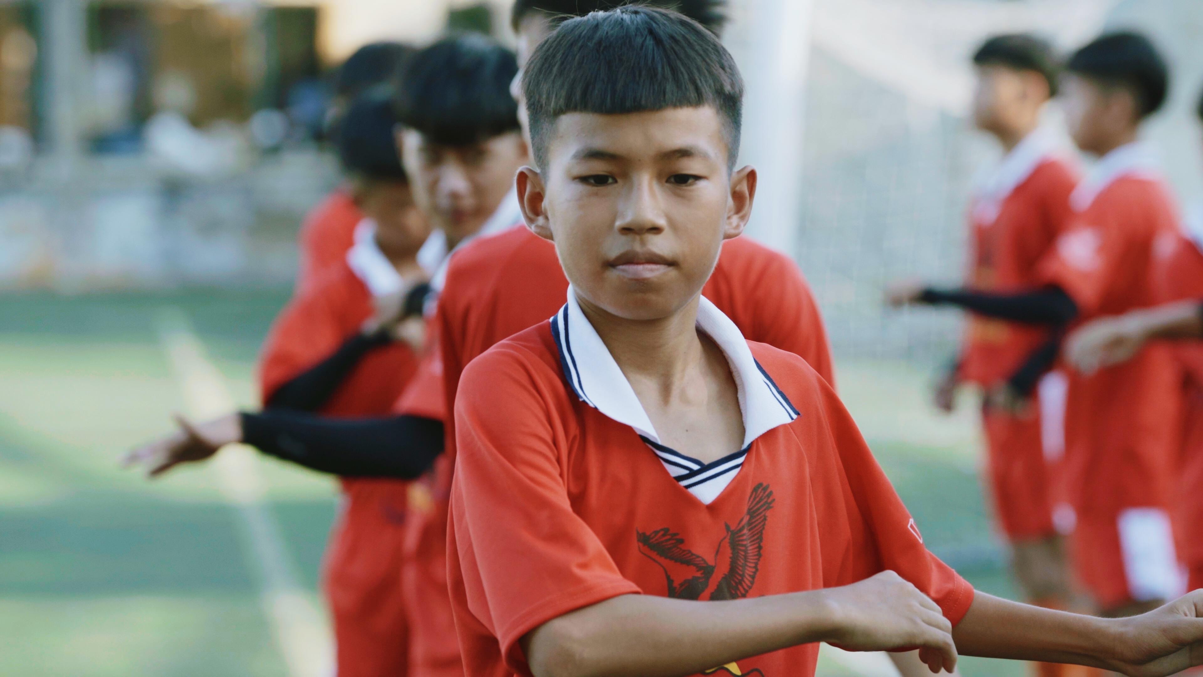 “Sắp đến lượt ta đá rồi đó!”.