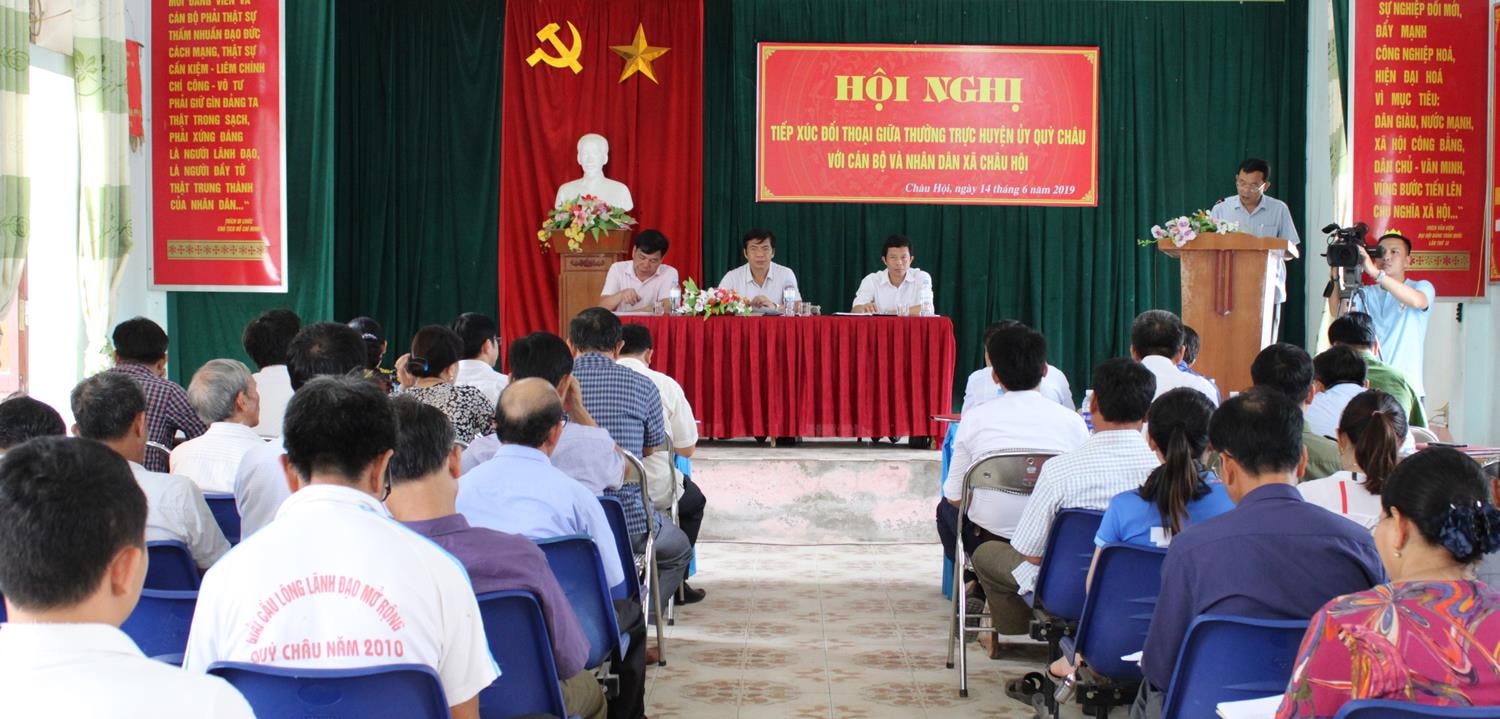 Sáng ngày 146, Thường trực Huyện ủy Quỳ Châu gồm các đồng chí Lang Văn Chiến – Tỉnh ủy viên, Bí thư Huyện ủy, Vương Quang Minh – Phó Bí thư Thường trực Huyện ủy, Ngô Đức Thuận – Phó Bí thư Huyện ủy, Chủ tịch UBND huyện đã có buổi đối thoại với cán bộ và nhân dân xã Châu Hội.