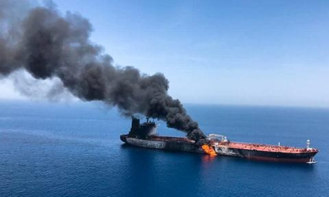 Mỹ, Iran cùng lúc tung bàng chúng vụ tán cong tàu 