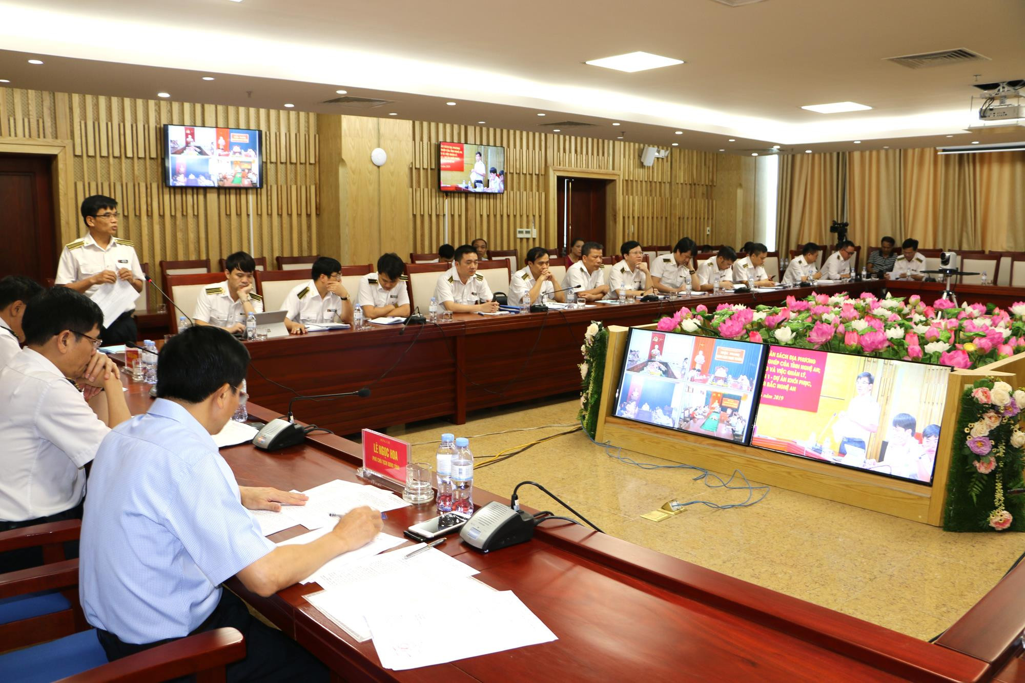 Theo dõi hội nghị trực tuyến còn có các điểm cầu từ các huyện, thành thị trên địa bàn tỉnh Nghệ An. Ảnh: Nguyễn Hải