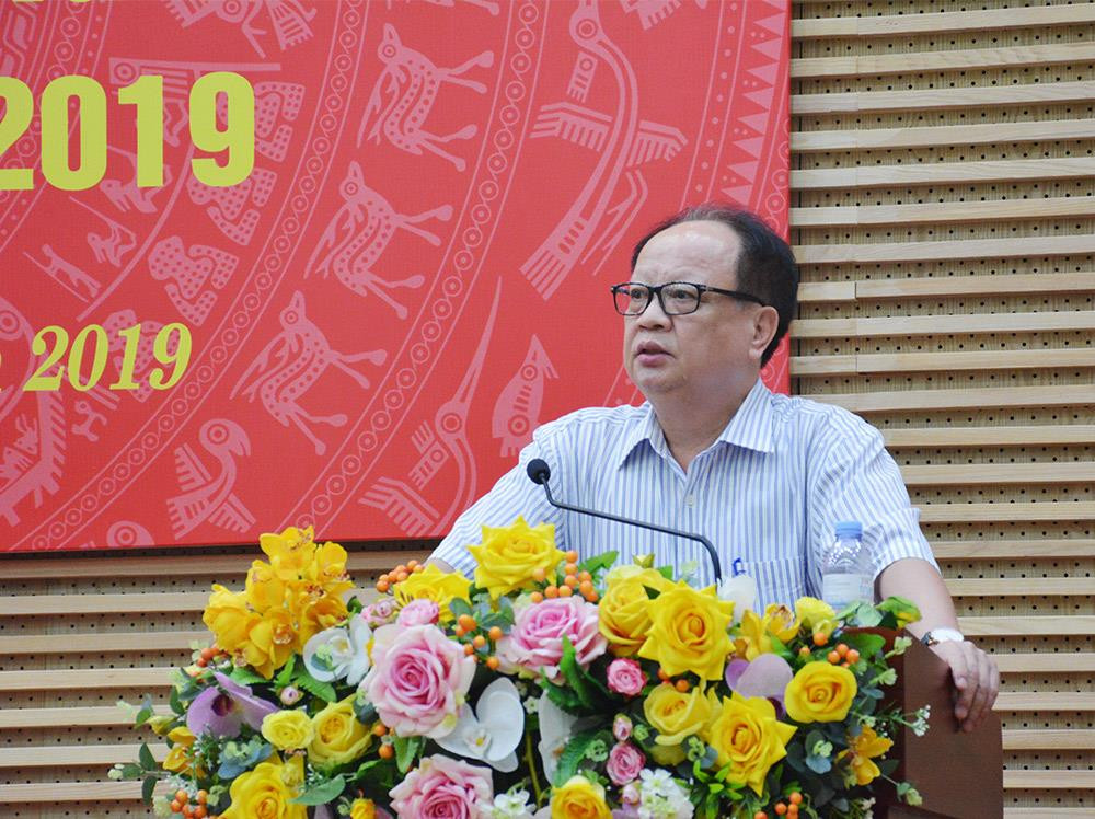 Giám đốc Sở KH&ĐT Nguyễn Văn Độ báo cáo tình hình giải ngân đầu tư XDCB 6 tháng đầu năm. Ảnh: Việt Phương