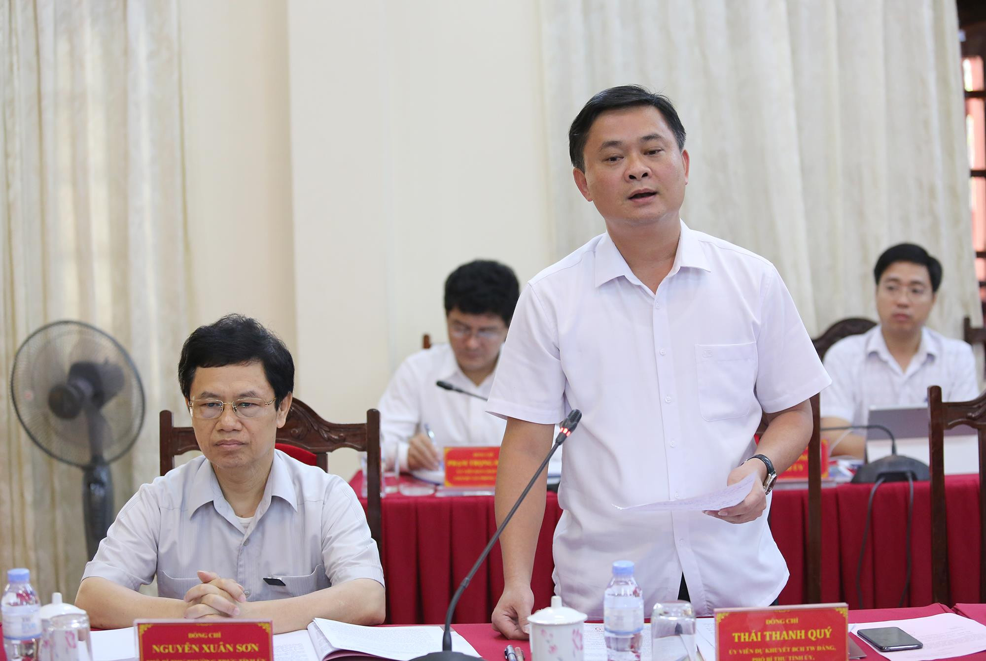 Đồng chí Thái Thanh Quý, Chủ tịch UBND tỉnh Nghệ An đánh giá cao vai trò, trách nhiệm của các đơn vi thuộc Quân khu 4 trong việc thực hiện nhiệm vụ ở các địa phương. Ảnh Đức Anh