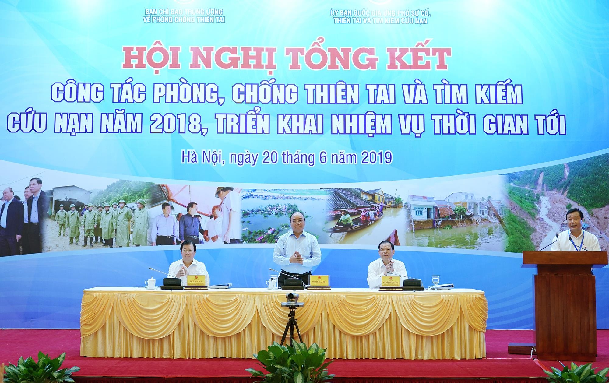 Thủ tướng Chính phủ Nguyễn Xuân Phúc chủ trì hội nghị. Ảnh: Quang Hiếu (VGP)