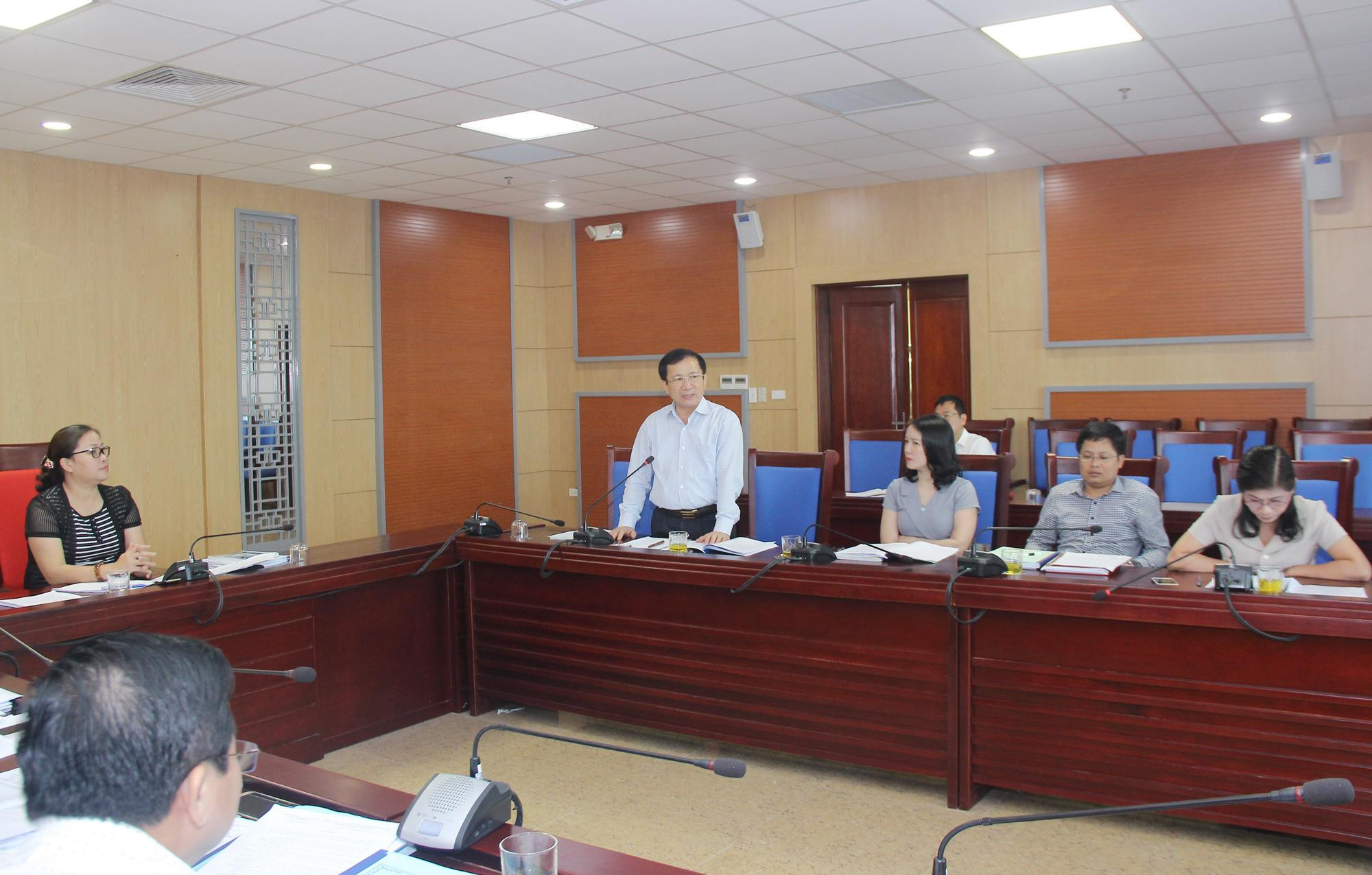 Phó Chủ tịch UBND tỉnh Đinh Viết Hồng tiếp thu các nội dung được HĐND tỉnh chỉ ra. Ảnh: Mai Hoa