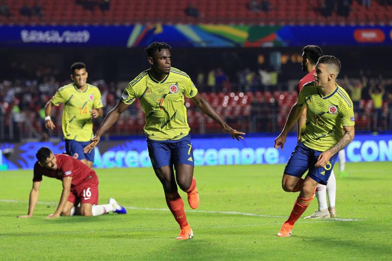 Duvan Zapata ghi bàn thứ 2 ở Copa America 2019. (Ảnh: Getty). 