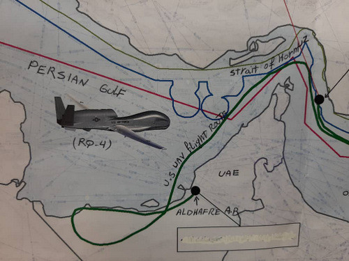 Hình ảnh đường bay của UAV Mỹ (xanh lá) và ranh giới lãnh hải Iran (xanh biển) do Tehran công bố. Ảnh: Twitter.