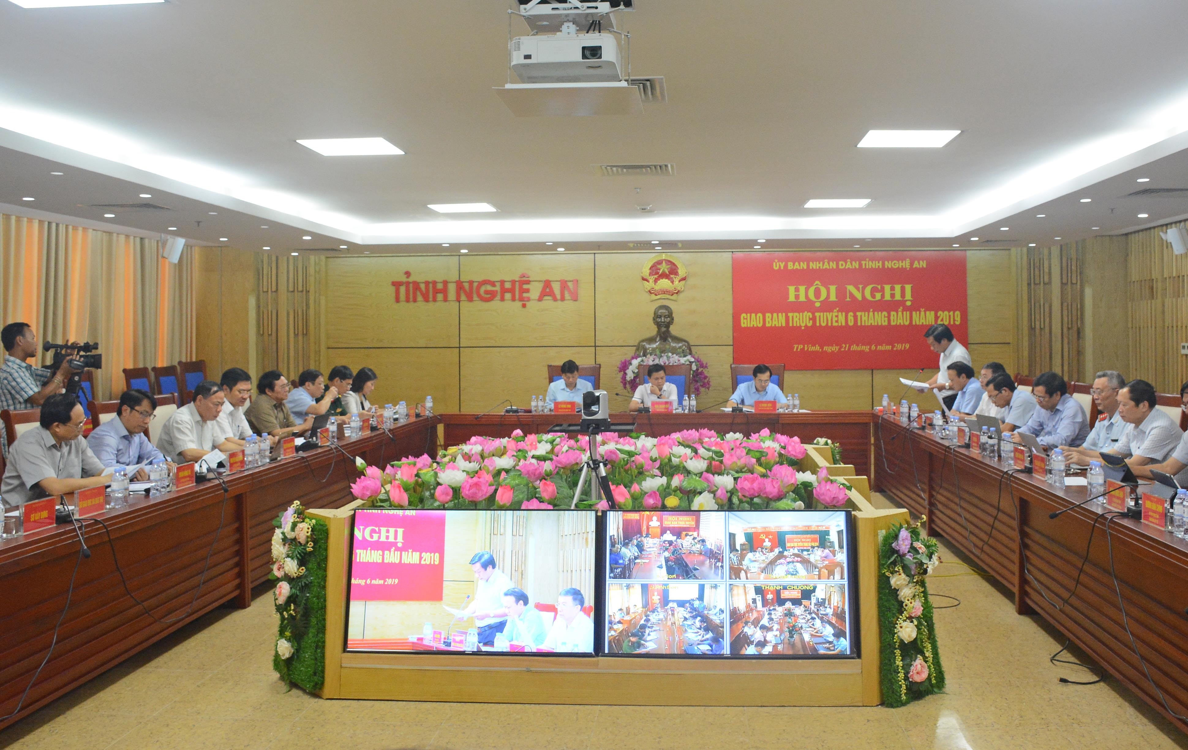 Quang cảnh phiên họp. Ảnh: Thu Giang