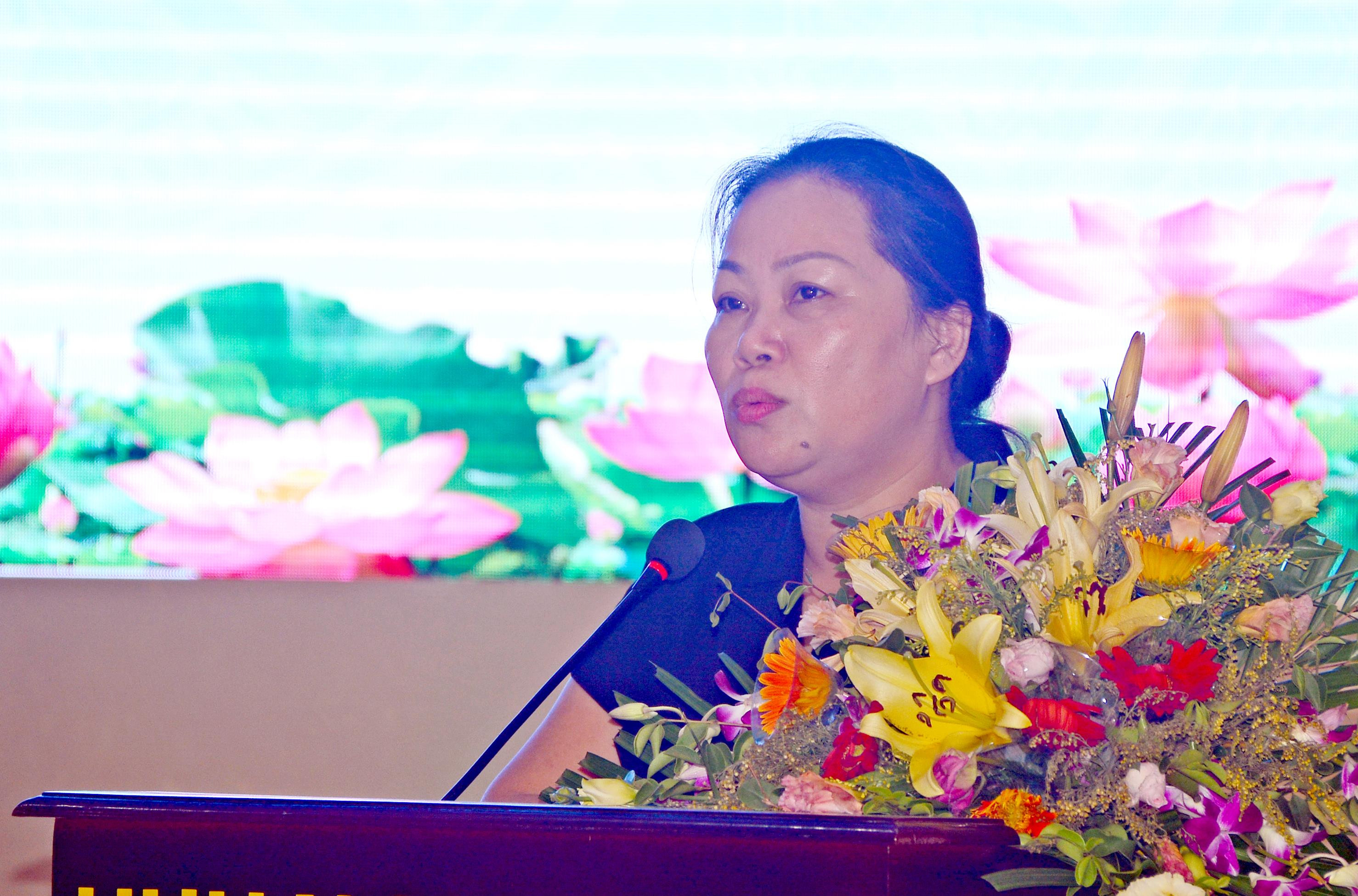 Trưởng Ban Tuyên giáo Tỉnh ủy Nguyễn Thị Thu Hường phát biểu tại hội nghị. Ảnh: Thu Giang