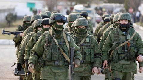 Ukraine tố Nga triển khai quân dày đặc ở biên giới.