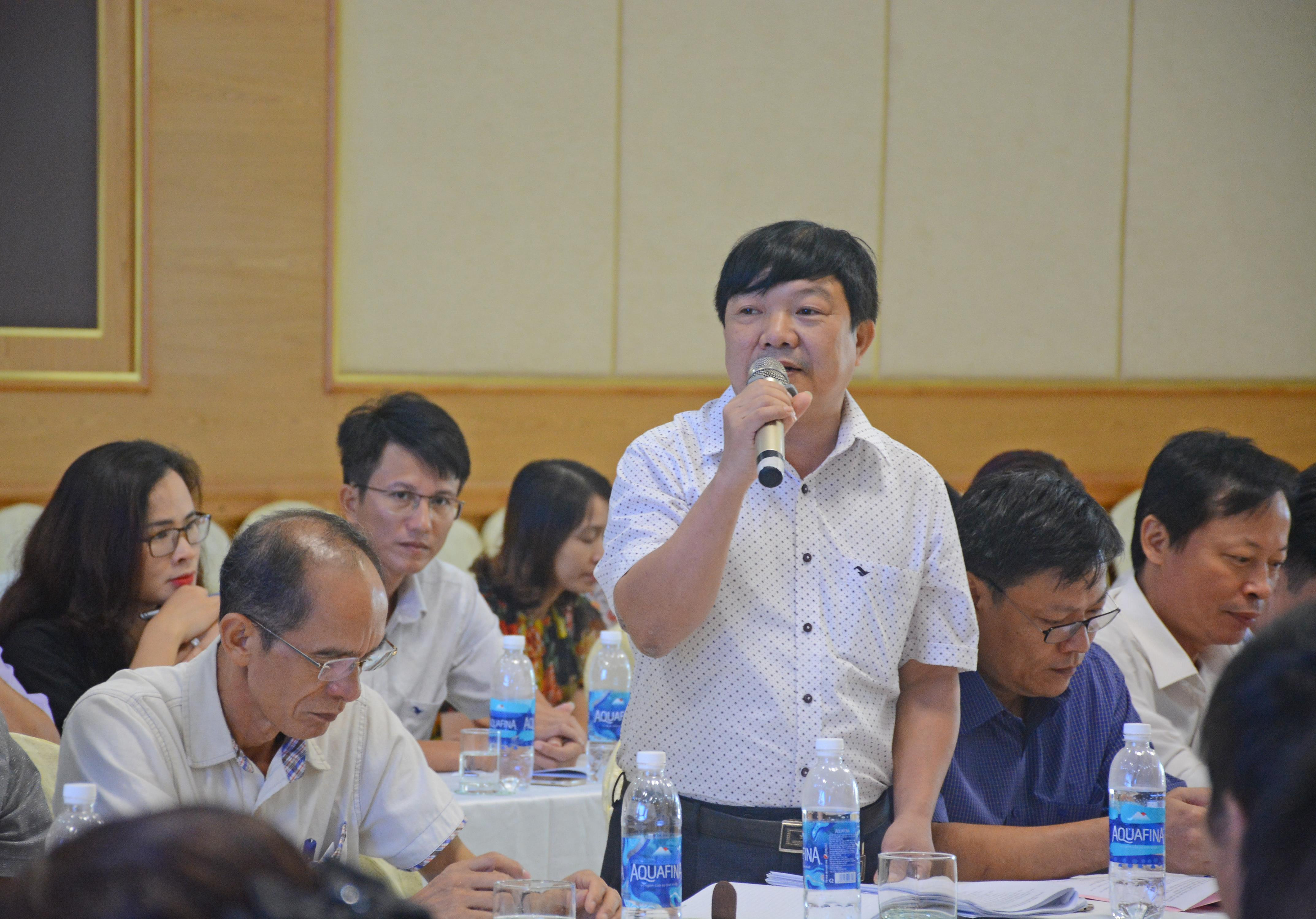 Trưởng Ban Tuyên giáo Huyện ủy Đô Lương Nguyễn Minh Hạnh cho rằng chỉ nên nhất thể hóa chức danh người đứng đầu, không nên đưa trung tâm bồi dưỡng chính trị thành bộ phận của ban tuyên giáo vì khác chức năng, nhiệm vụ hoạt động.