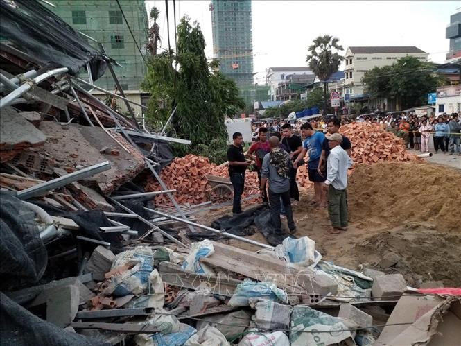 Hiện trường vụ sập nhà ở Preah Sihanouk, Campuchia, ngày 22/6/2019. Ảnh: THX/TTXVN