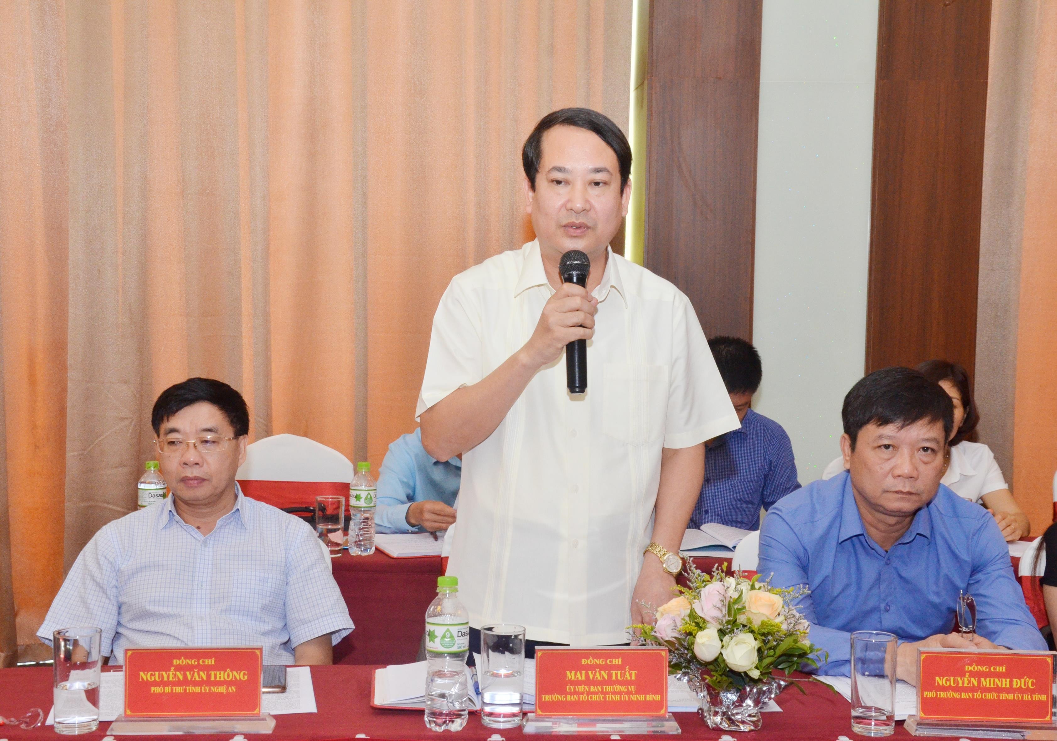 Đại diện lãnh đạo Ban Tổ chức Tỉnh ủy Ninh Bình phát biểu, trao đổi thảo luận tại hội nghị. Ảnh: Thanh Lê