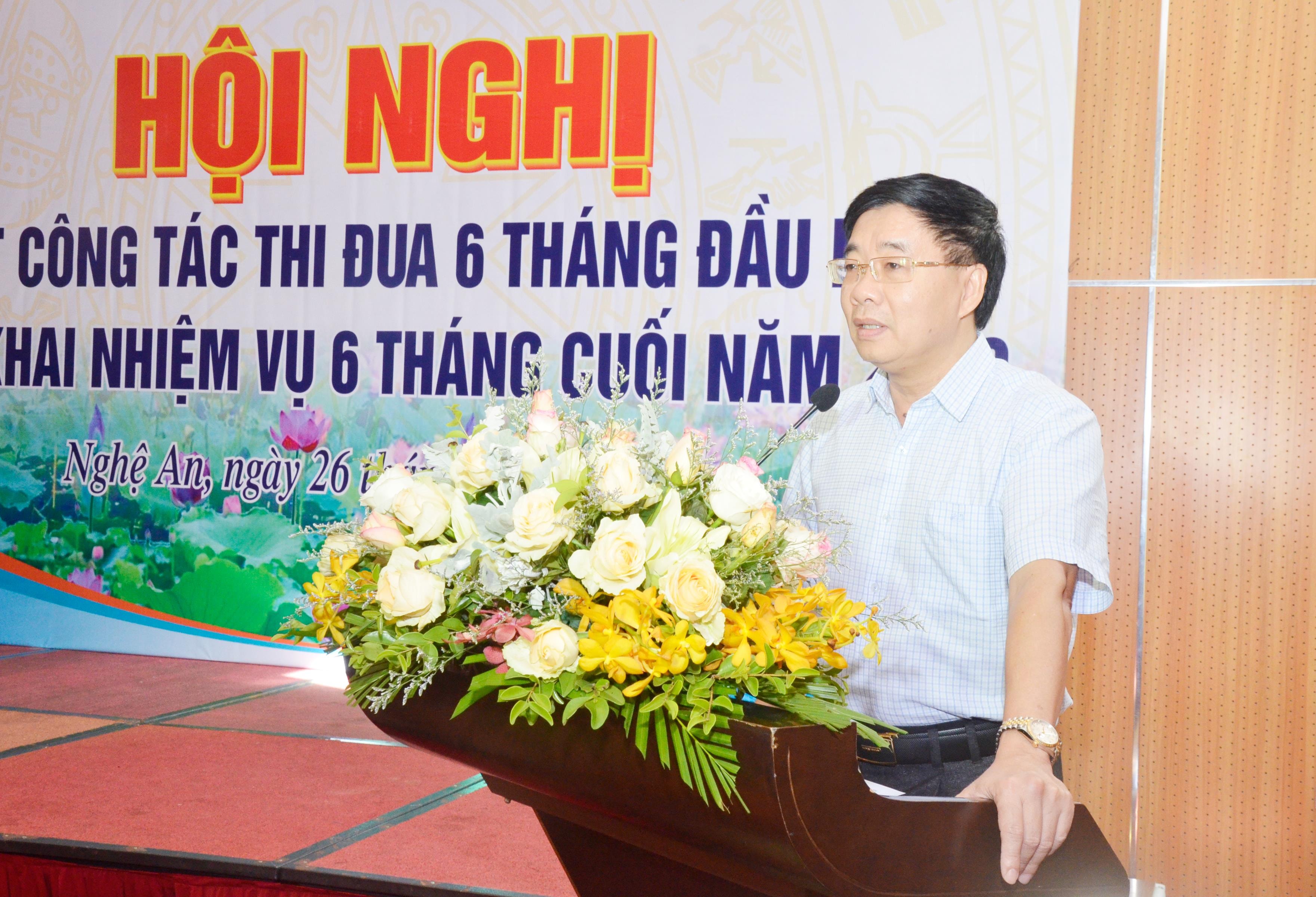 Phó Bí thư Tỉnh ủy Nguyễn Văn Thông phát biểu tại hội nghị. Ảnh: Thanh Lê