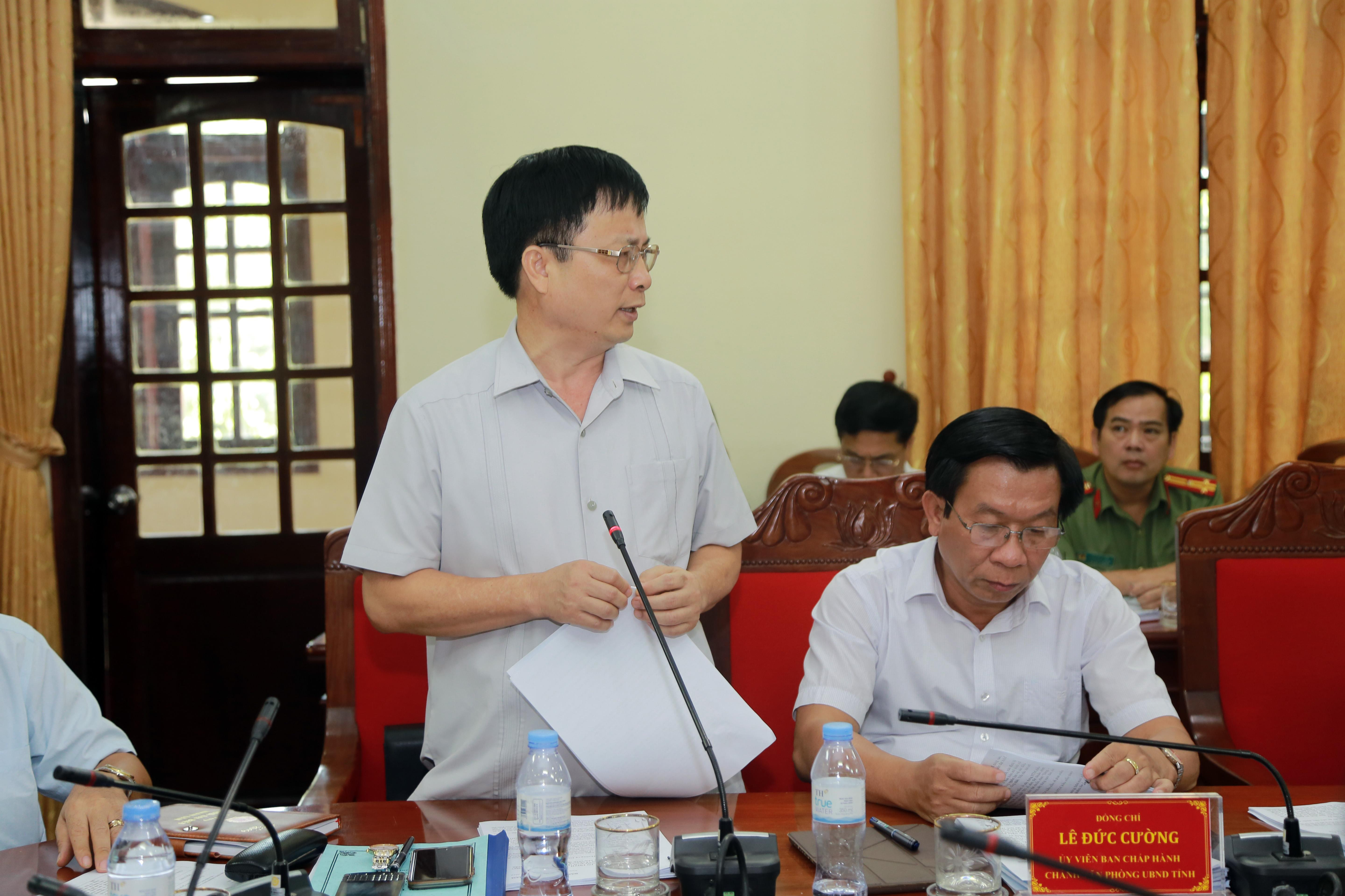 Đồng chí Bùi Đình Long - Bí thư Huyện ủy Nam Đàn báo cáo kết quả 2 năm thực hiện Nghị quyết 07 của BTV Tỉnh ủy. Ảnh: Đào Tuấn 