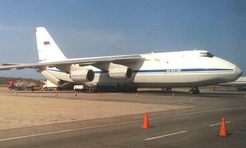 Vận tải cơ Nga hạ cánh tại sân bay Maiquetia của Venezuelahôm 22/3. Ảnh:Twitter.