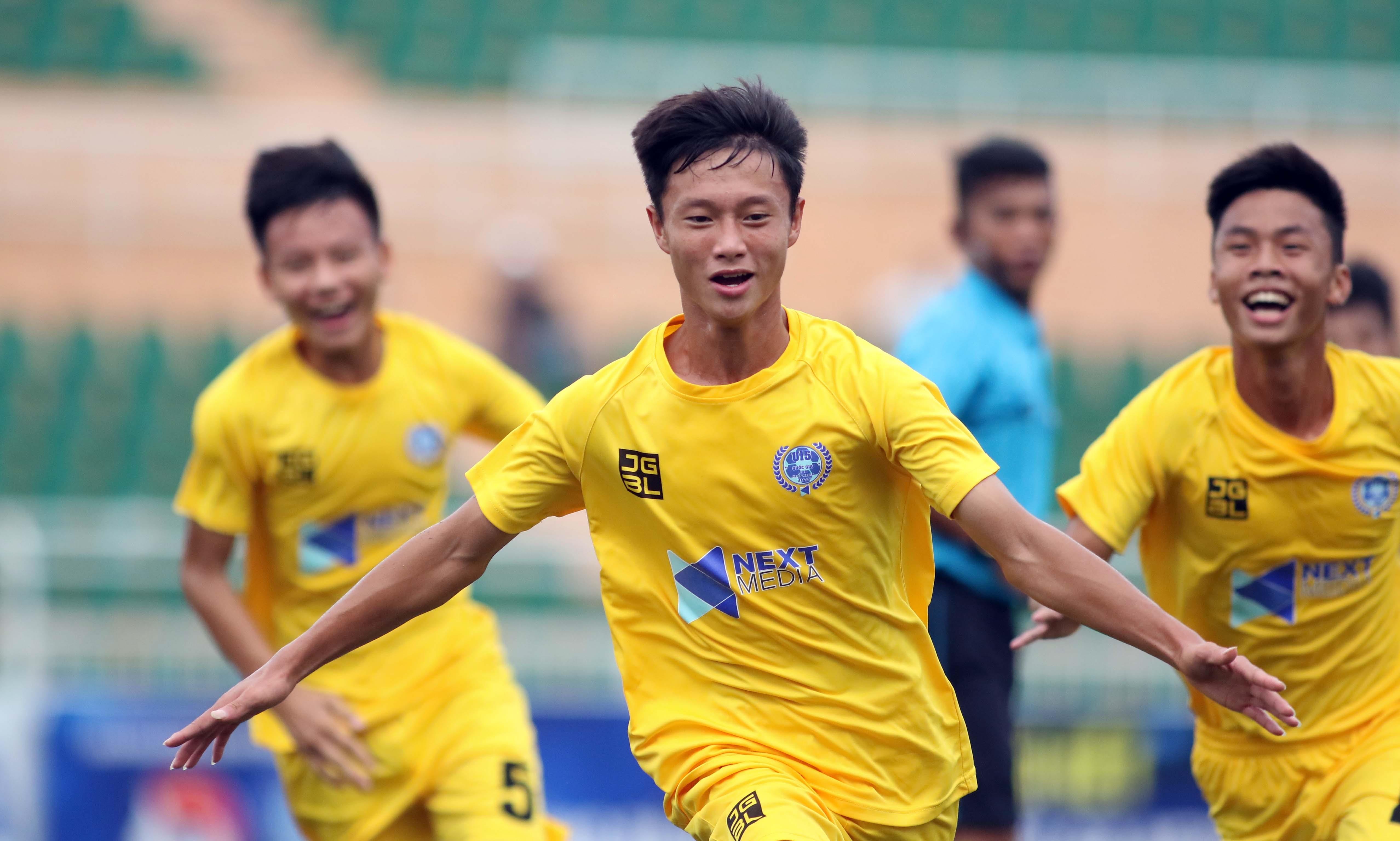 Đánh bại chính Thanh Hóa 2-1 tại vòng bảng, U15 SLNA thi đấu đầy tự tin và có được bàn dẫn trước bởi Phan Duy Hào ở phút thứ 10. Ảnh: Tuấn Hữu