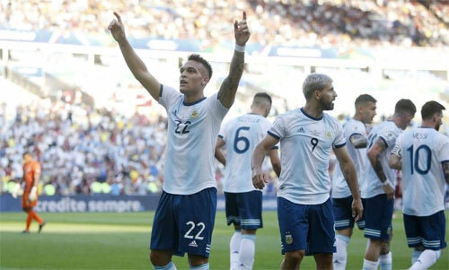 Martinez có bàn thứ sáu trong 10 trận chơi cho Argentina. Ảnh: Reuters