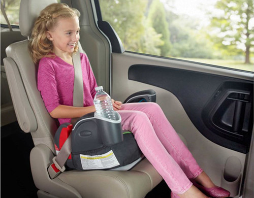 8 điều bạn không nên làm khi có trẻ em trong xe hơi - ảnh 2