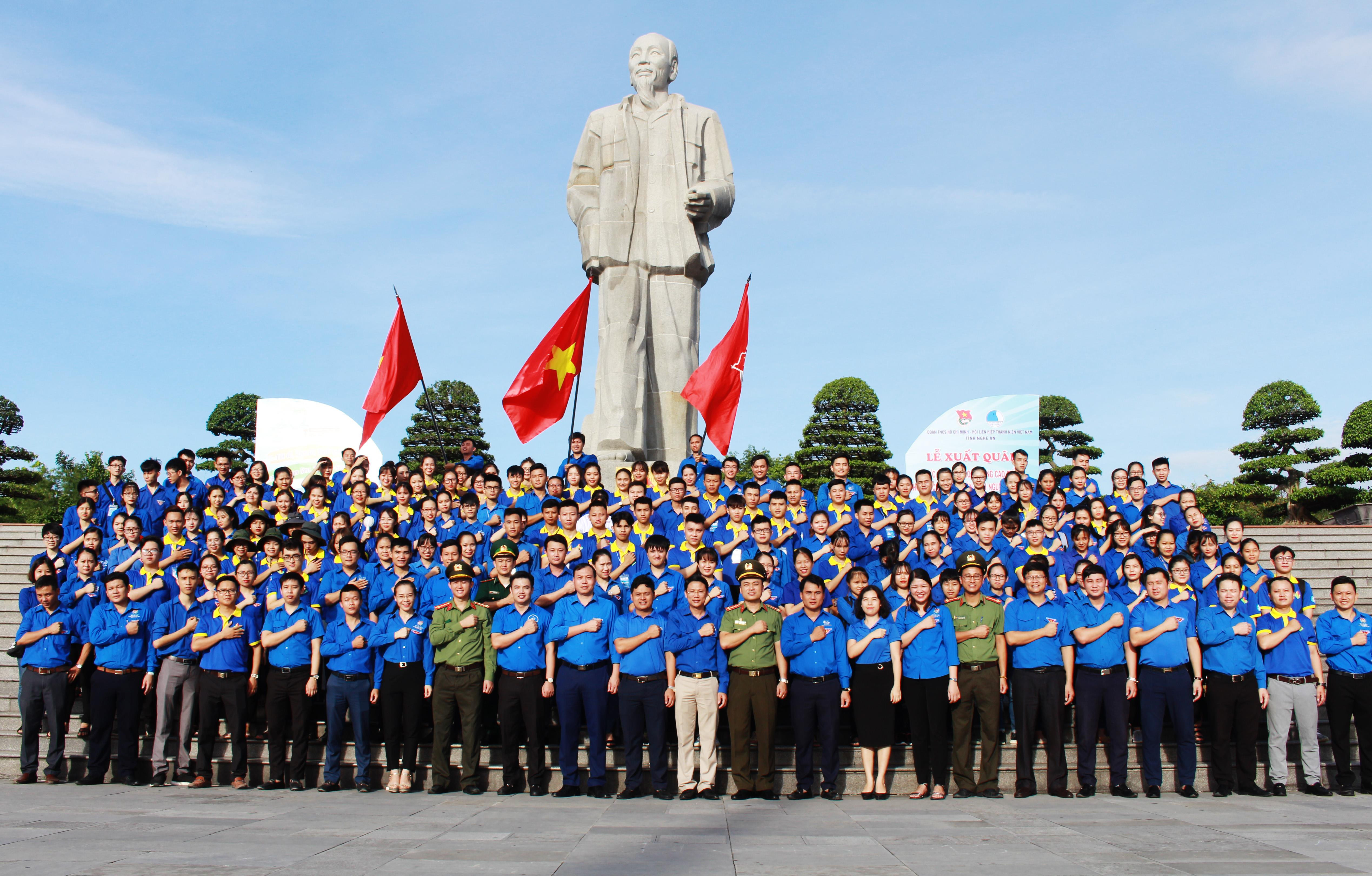 Thanh niên Nghệ An không ngại khó, không ngại khổ, quyết tâm hoàn thành tốt Chiến dịch hè tình nguyện. Ảnh: Phương Thúy