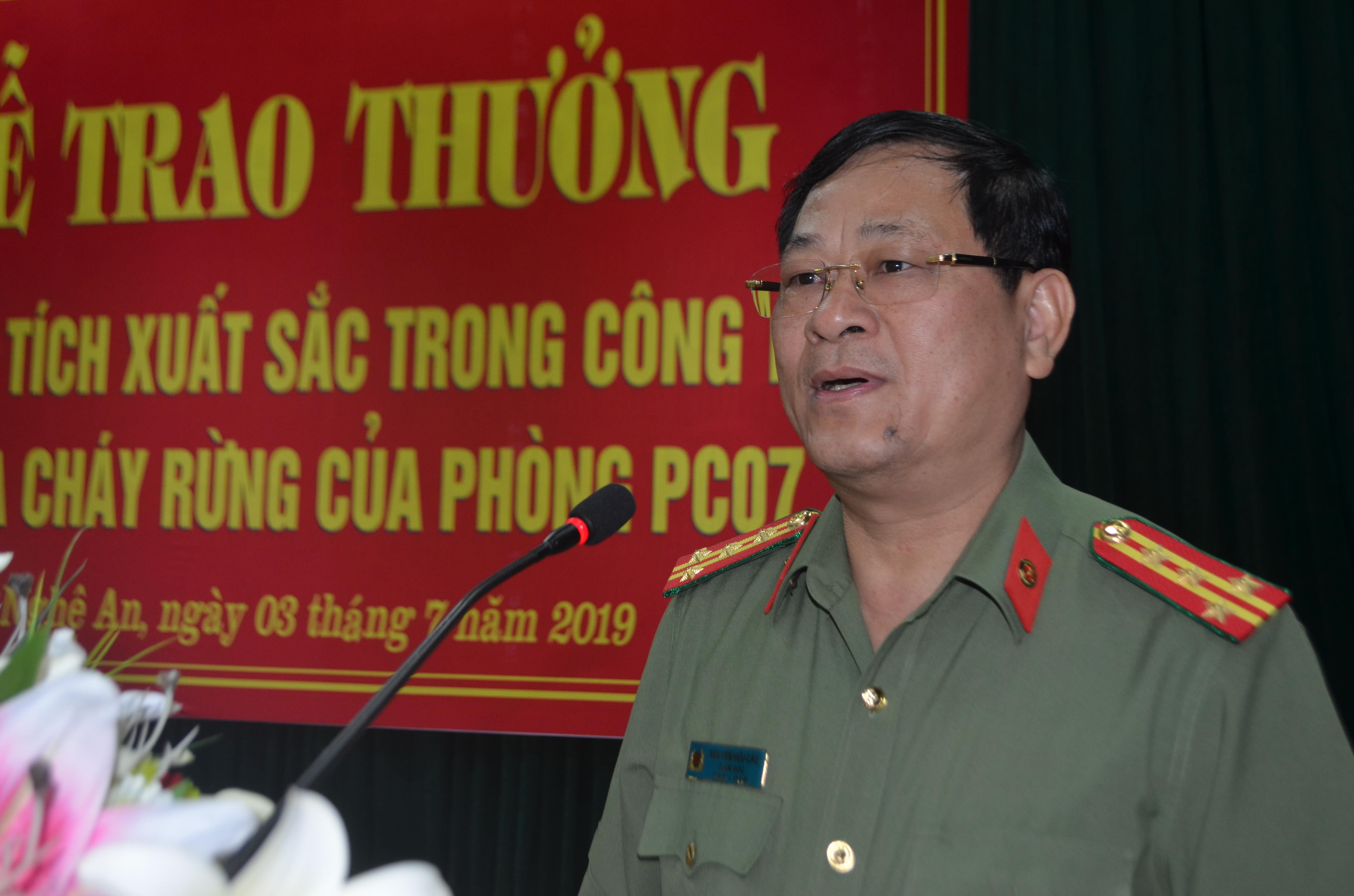 Đại tá Nguyễn Hữu Cầu, Giám đốc Công an tỉnh Nghệ An phát biểu ghi nhận, biểu dương về tinh thần dũng cảm, căng mình chiến đấu với 