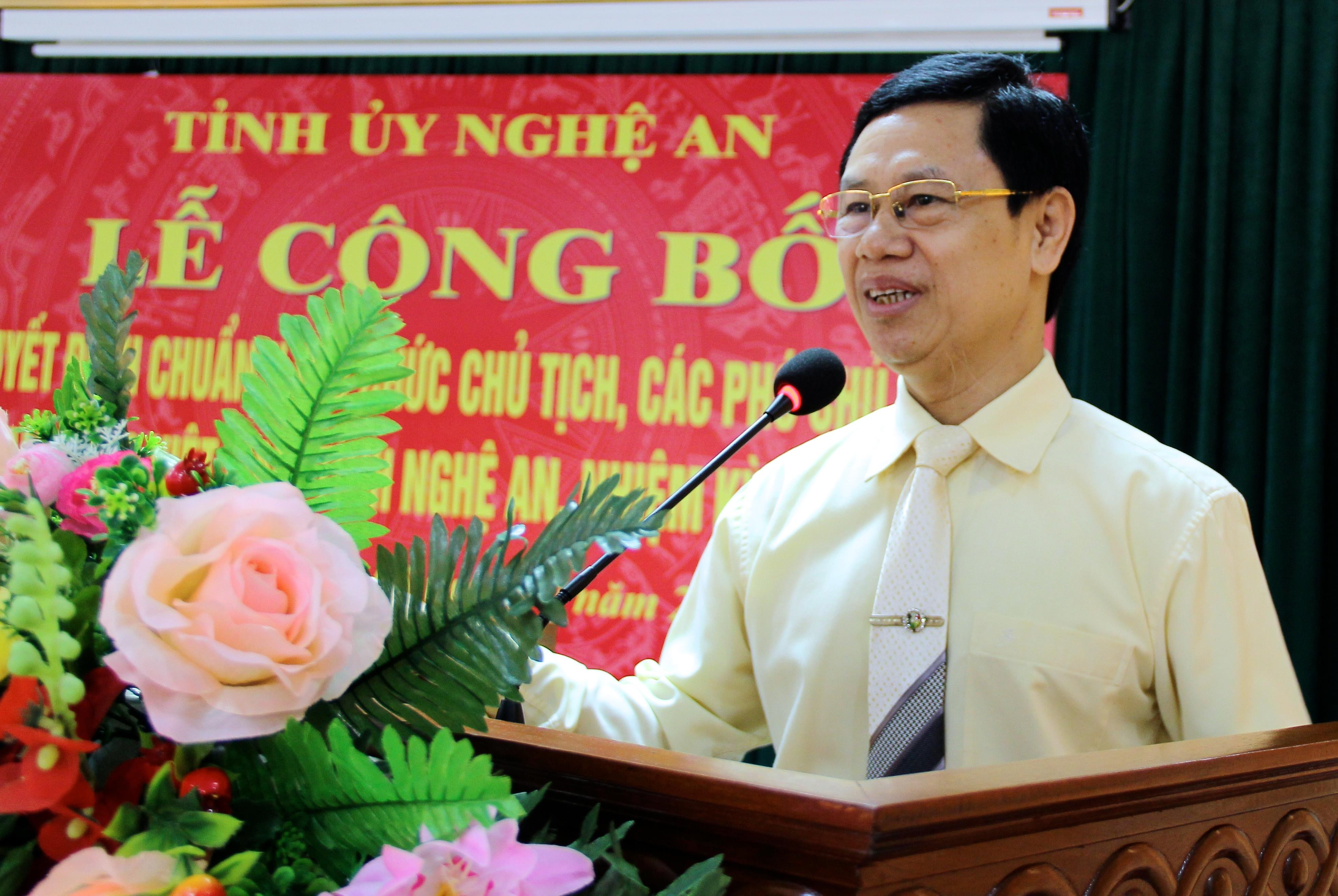 Phó Bí thư thường trực Tỉnh ủy Nguyễn Xuân Sơn phát biểu giao nhiệm vụ cho Ban Thường vụ Ủy ban MTTQ tỉnh nhiệm kỳ mới. Ảnh: Mỹ Nga 