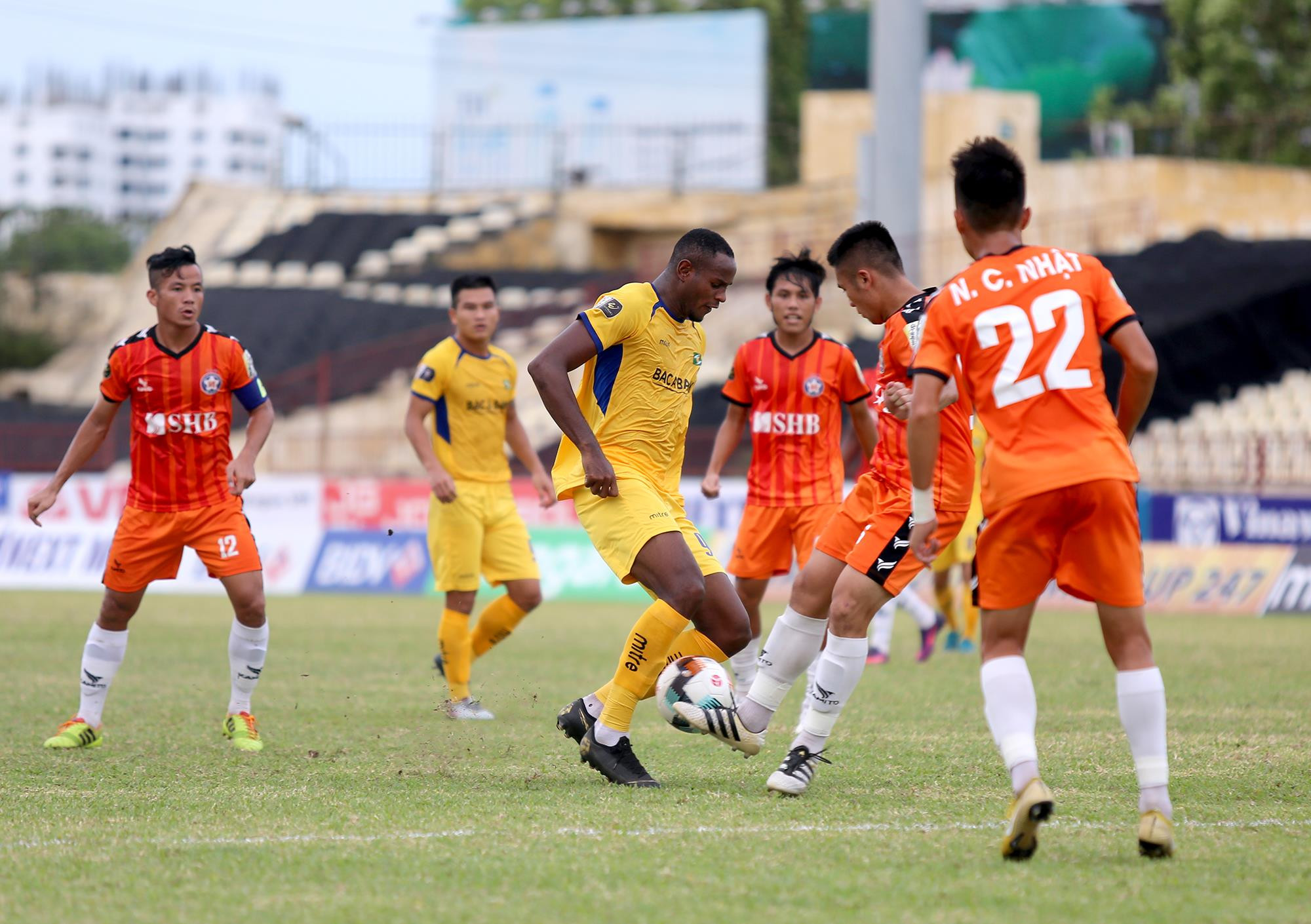 Trung vệ Memovic là cầu thủ xuất sắc nhất trận đấu SLNA tiếp đón SHB Đà Nẵng. Ảnh: SLNAFC