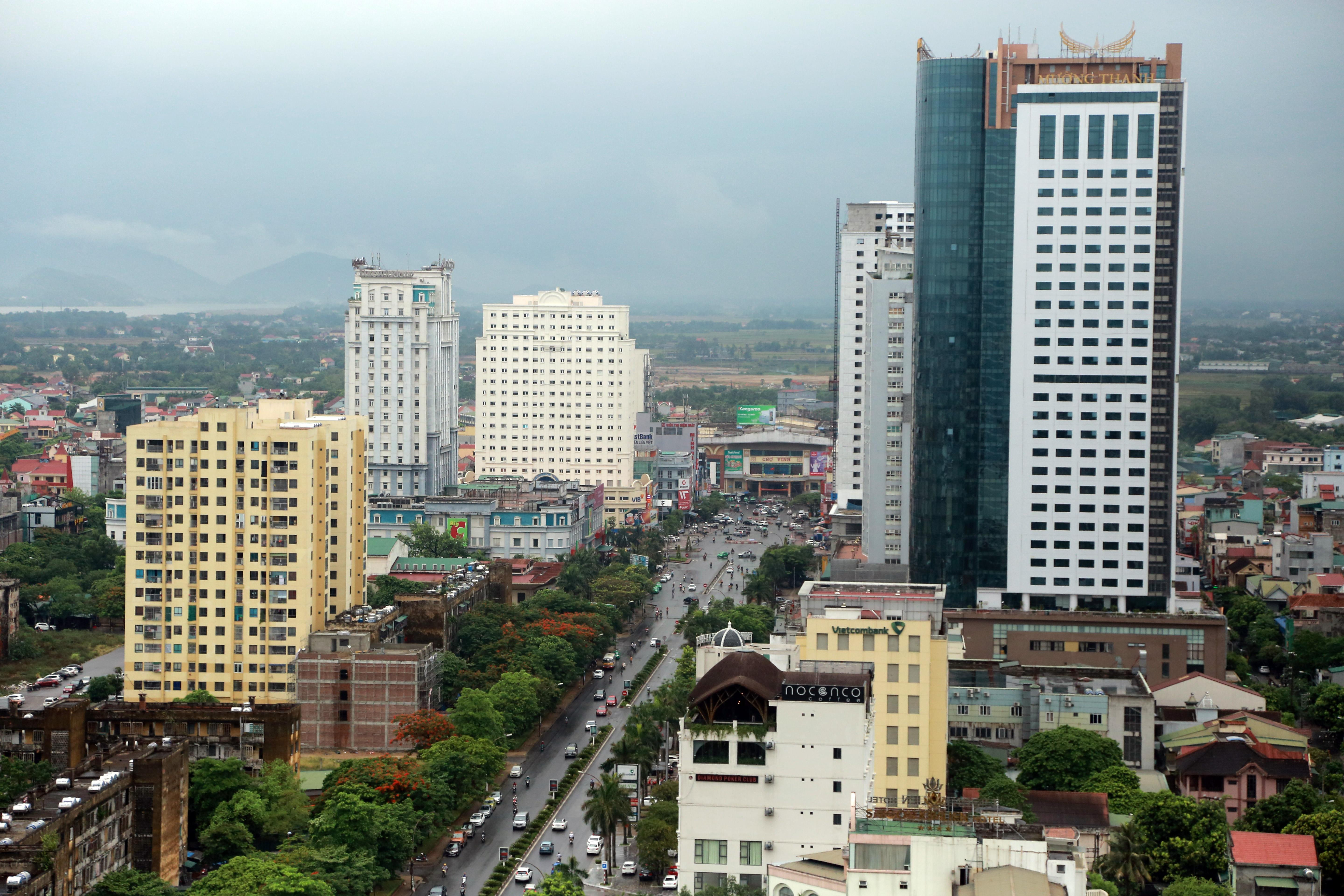 Phường Quang Trung có mật độ chung cư cao nhất thành phố Vinh với 10 tòa nhà cao tầng, trong khi diện tích địa bàn chỉ là 0,58km2