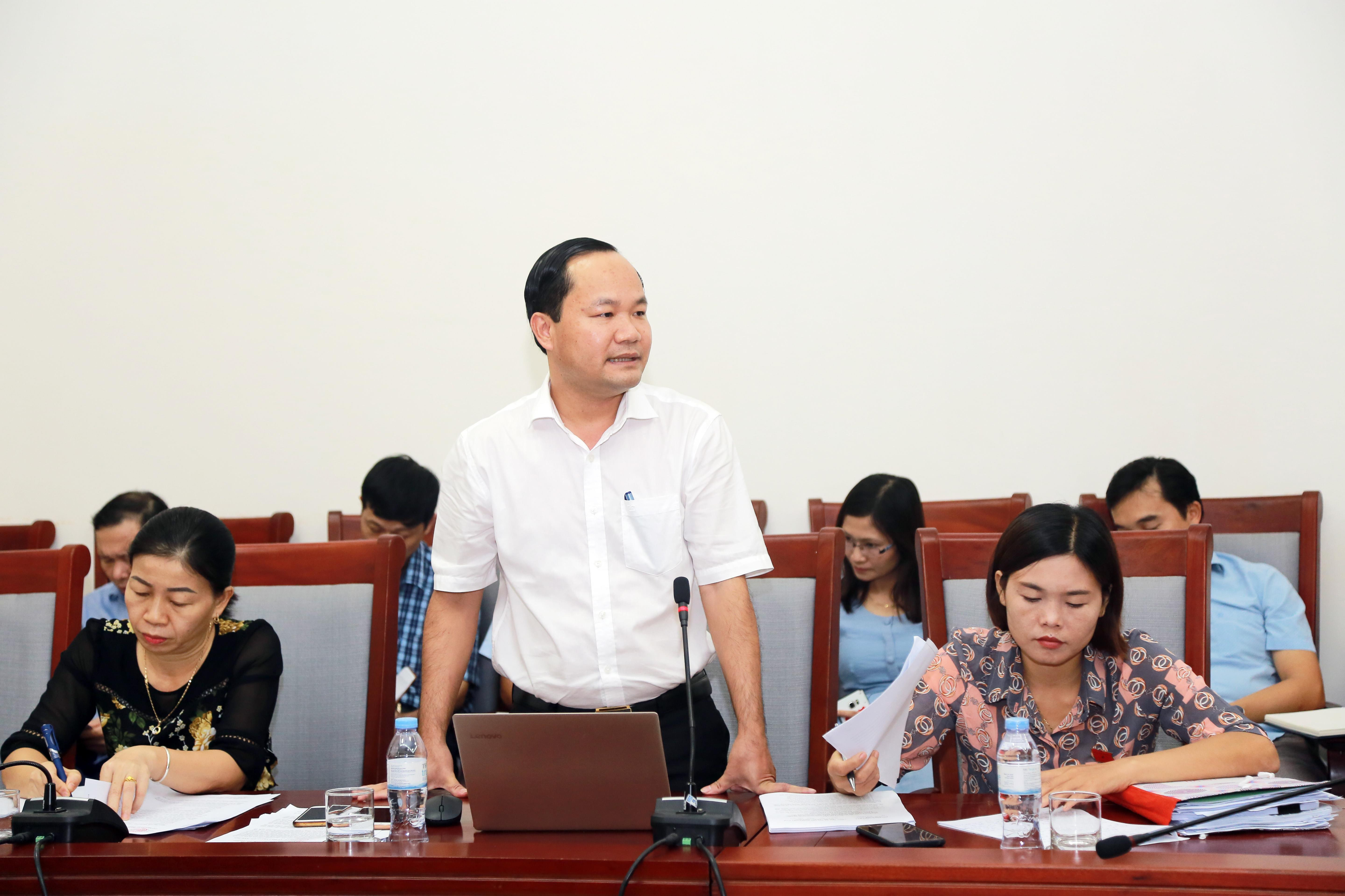 Ông Hoàng Quốc Việt - đại biểu huyện Tân Kỳ phát biểu tại phiên thảo luận Ảnh Đào Tuấn