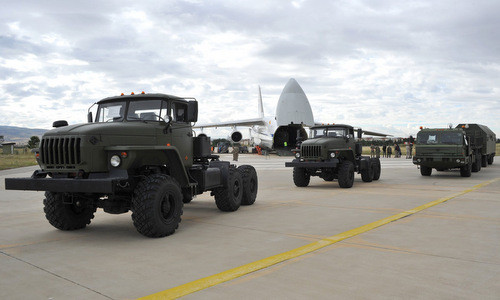 Các xe vận tải thuộc tổ hợp S-400 tại căn cứ Murted hôm 12/7. Ảnh: Twitter.