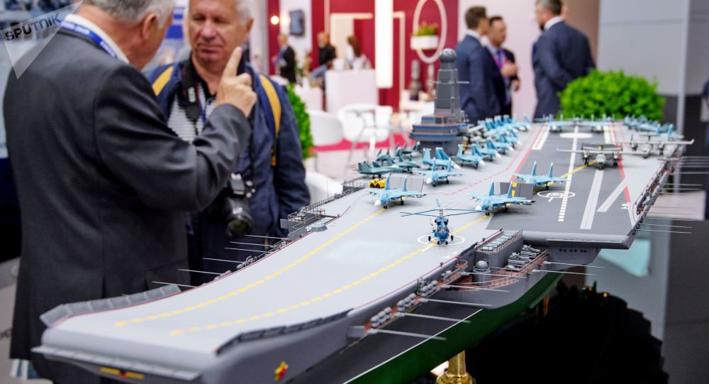 Một mẫu tàu sân bay tham gia triển lãm quân sự tại Nga. Ảnh: Sputnik