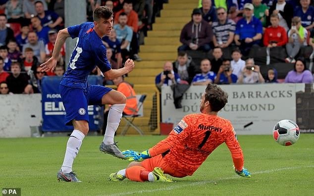 Sao trẻ Mason Mount mở tỷ số cho Chelsea trong trận giao hữu. Ảnh: PA.