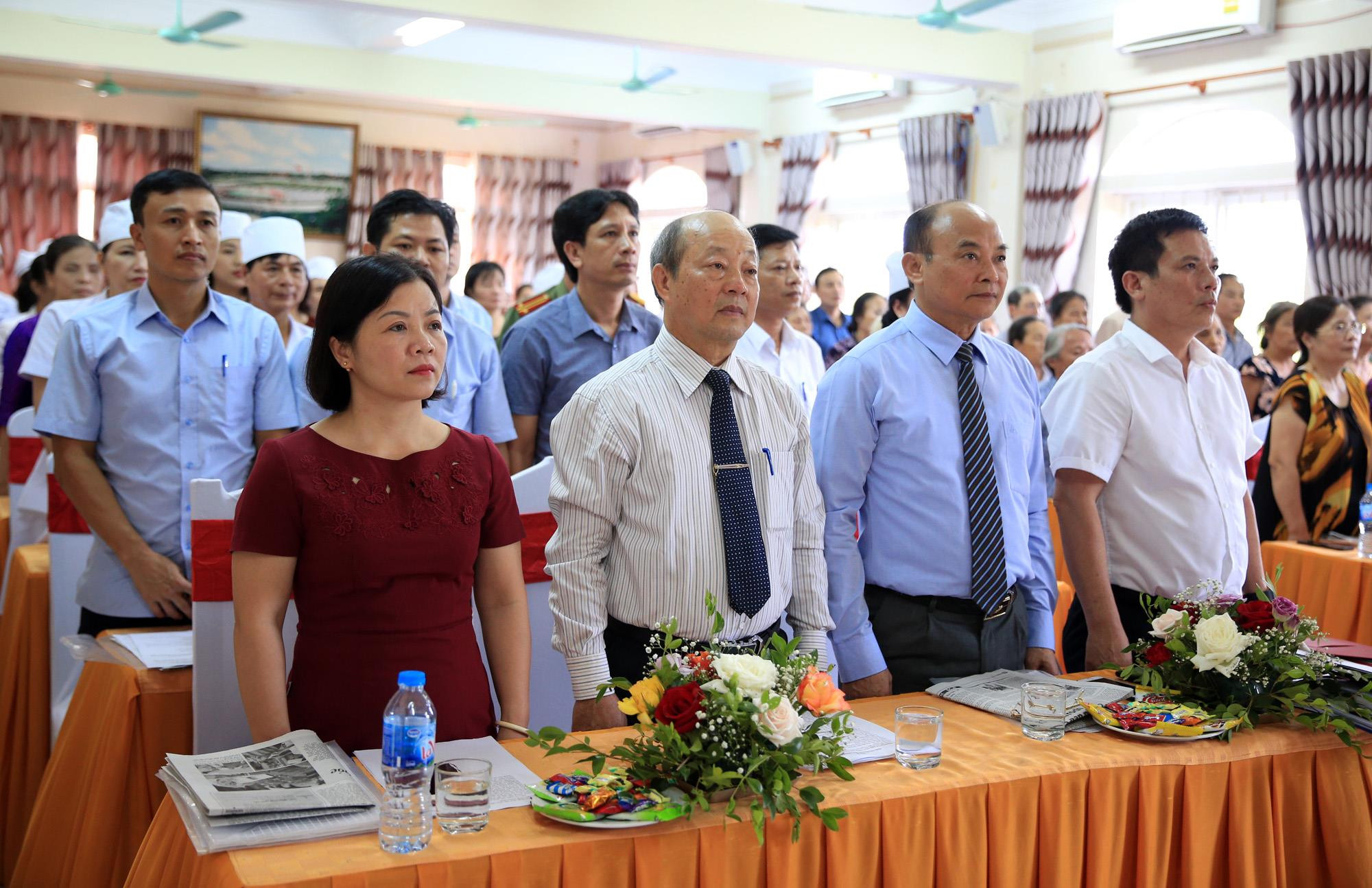 Dự buổi lễ có Giáo sư, Tiến sỹ Cao Minh Châu, Tổng thư ký Hội PHCN Việt Nam; đại diện UBND tỉnh Nghệ An; các sở ban nghành; đại diện thị xã Cửa Lò và gần 200 cán bộ, bác sỹ, điều dưỡng viên, KTV của bệnh viện. 