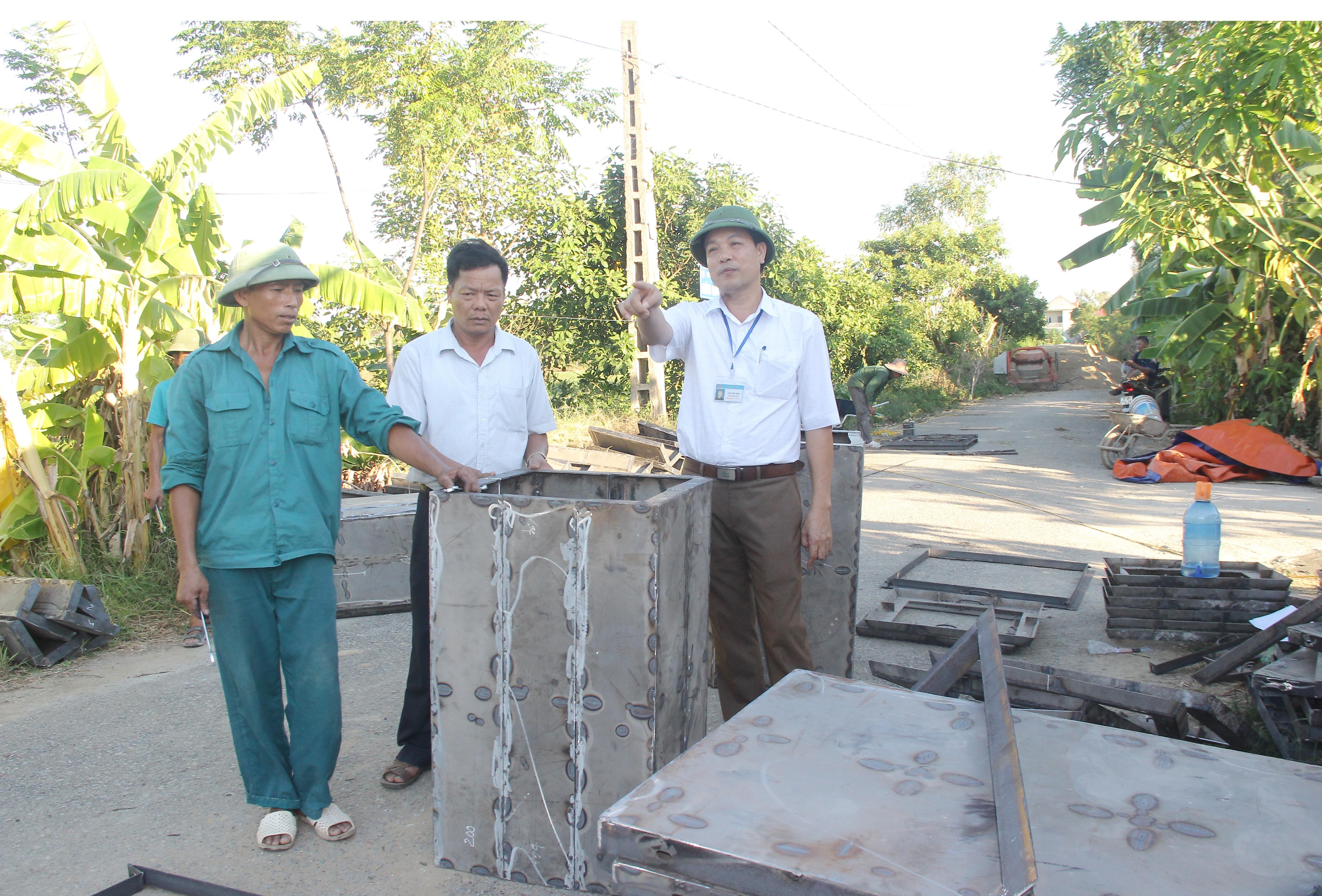 Cán bộ, công chức các cấp ở thành phố đổi mới phướng pháp làm việc theo hướng cụ thể, bám sát công việc. Ảnh: Mai Hoa